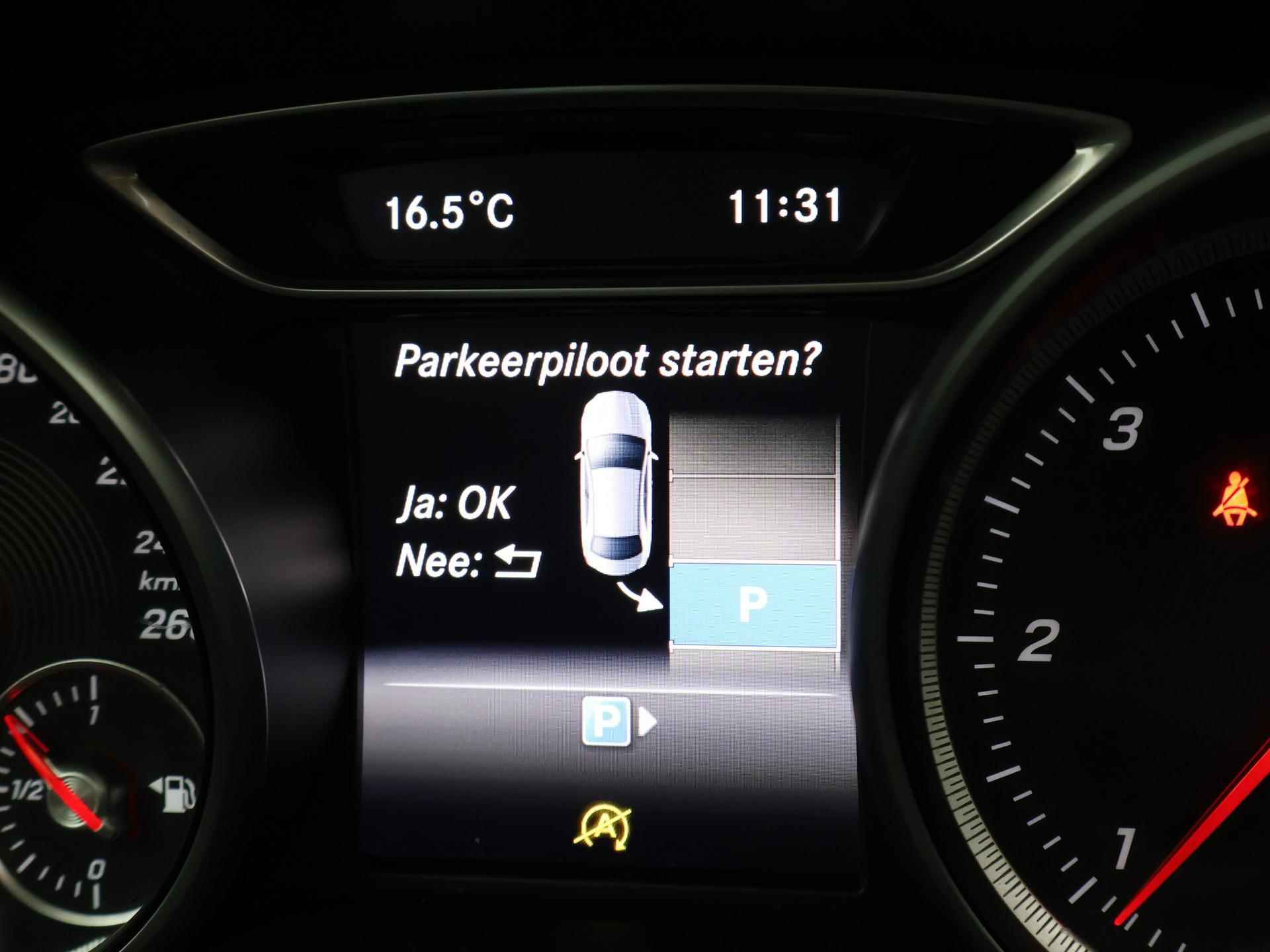 Mercedes-Benz CLA-klasse 180D AMBITION + PANORAMA / LED / NAVIGATIE - 16/37