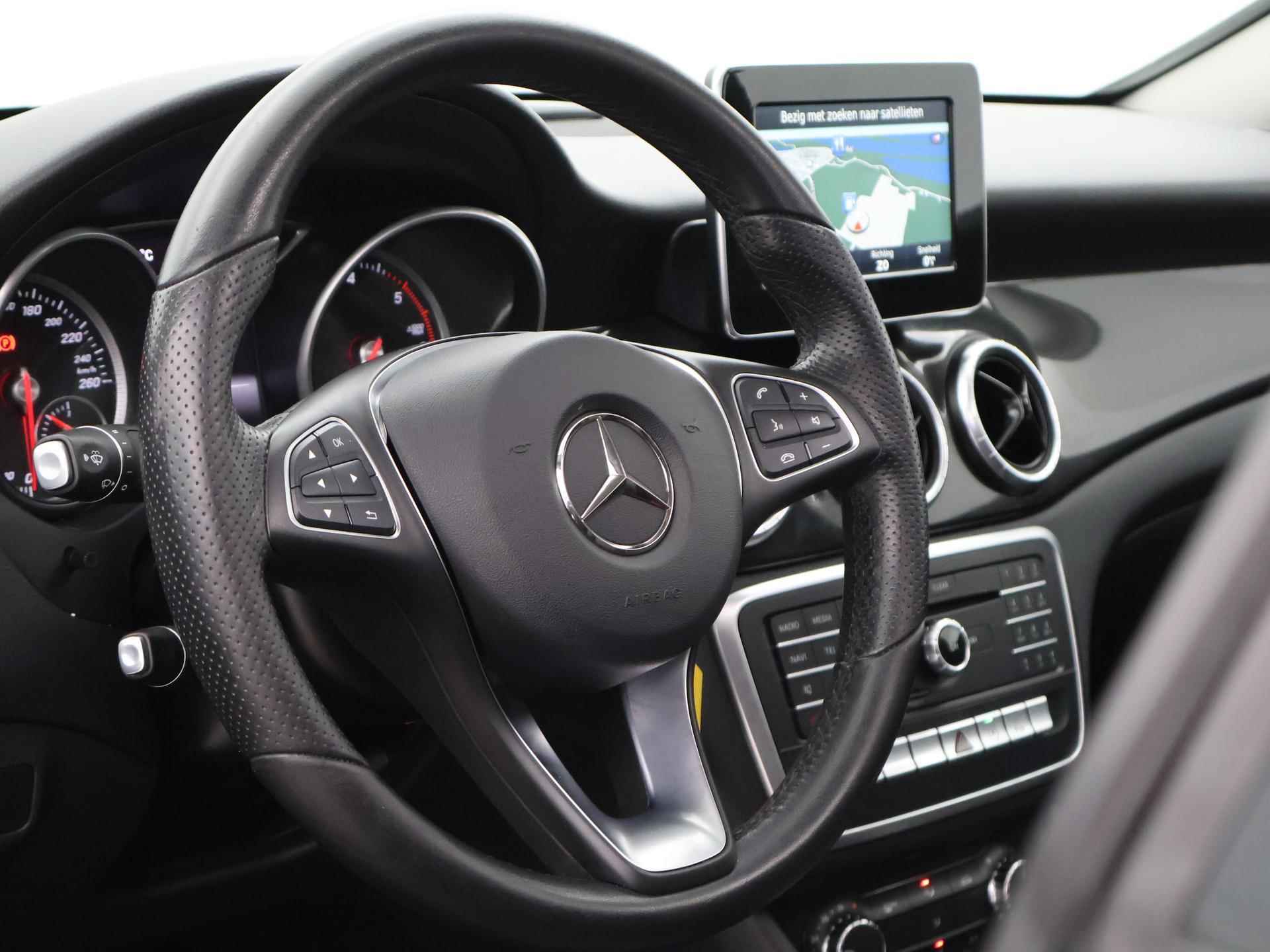 Mercedes-Benz CLA-klasse 180D AMBITION + PANORAMA / LED / NAVIGATIE - 22/37