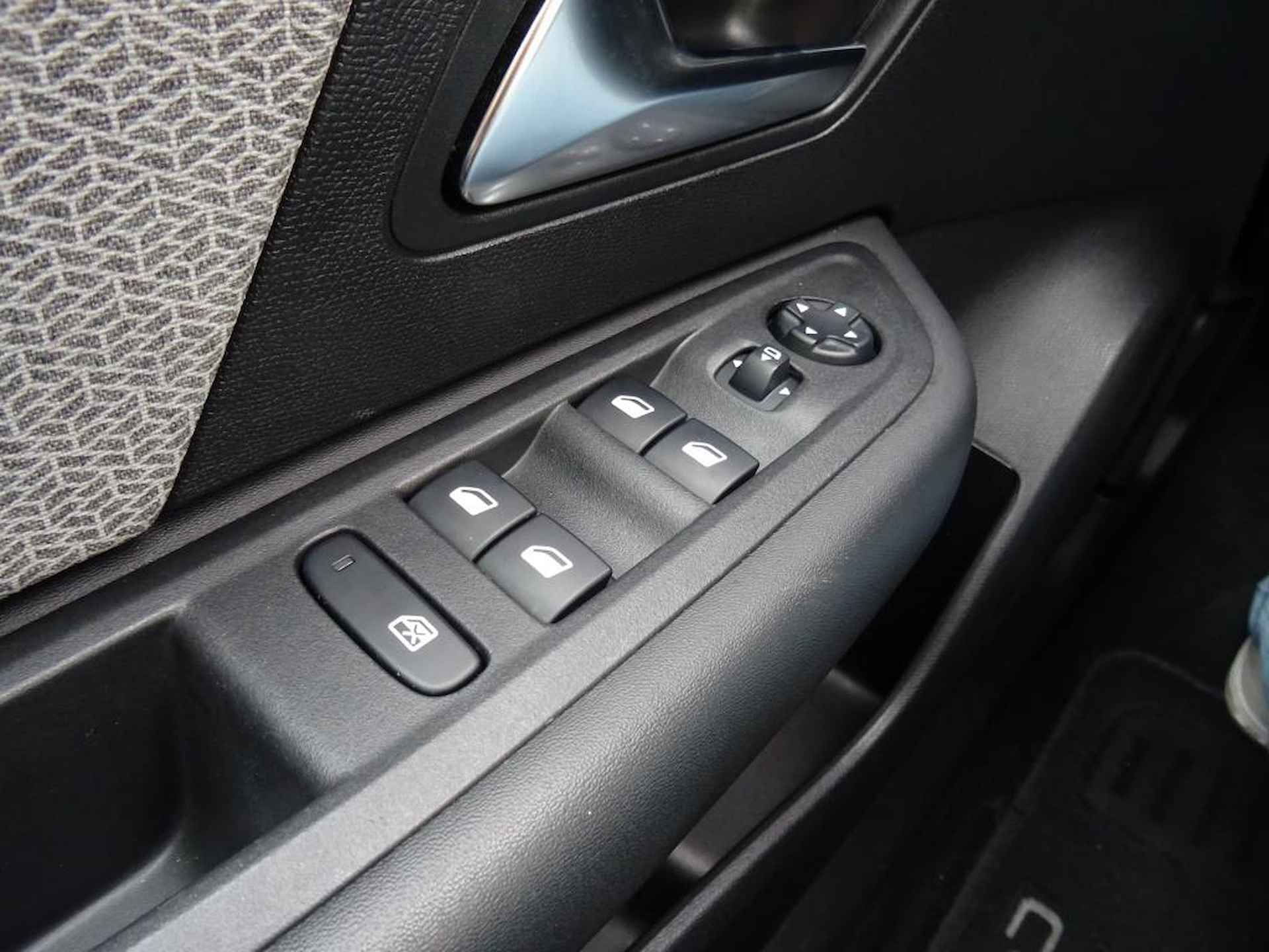 Citroën C4 1.2 PT 130 EAT8 Feel Pack | Navi | Head-Up Display | Apple Carpl - 4/31