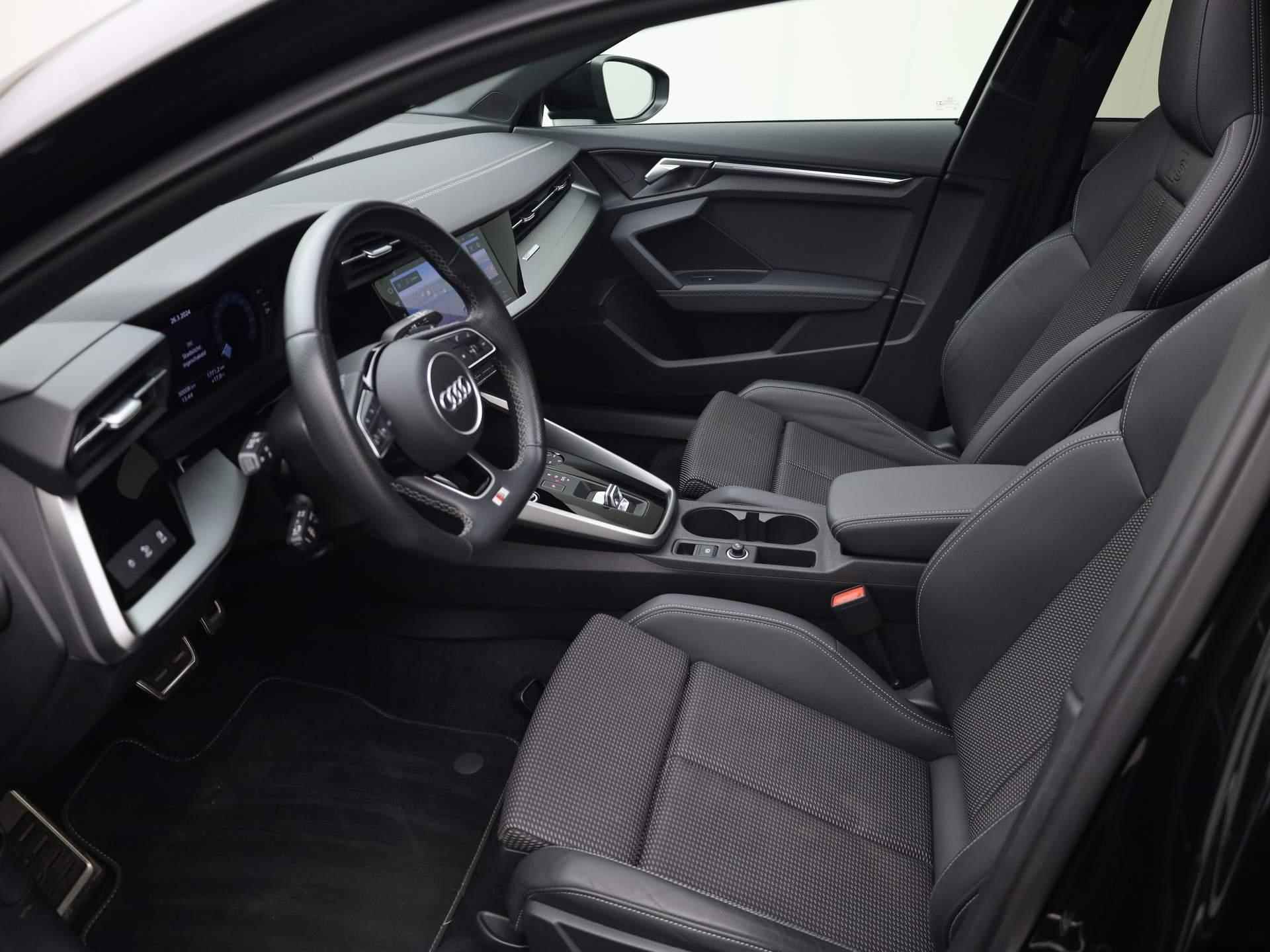 Audi A3 Sportback 45 TFSIe/245PK S Line · Panoramadak · Leder/stof · Drive select - 18/45