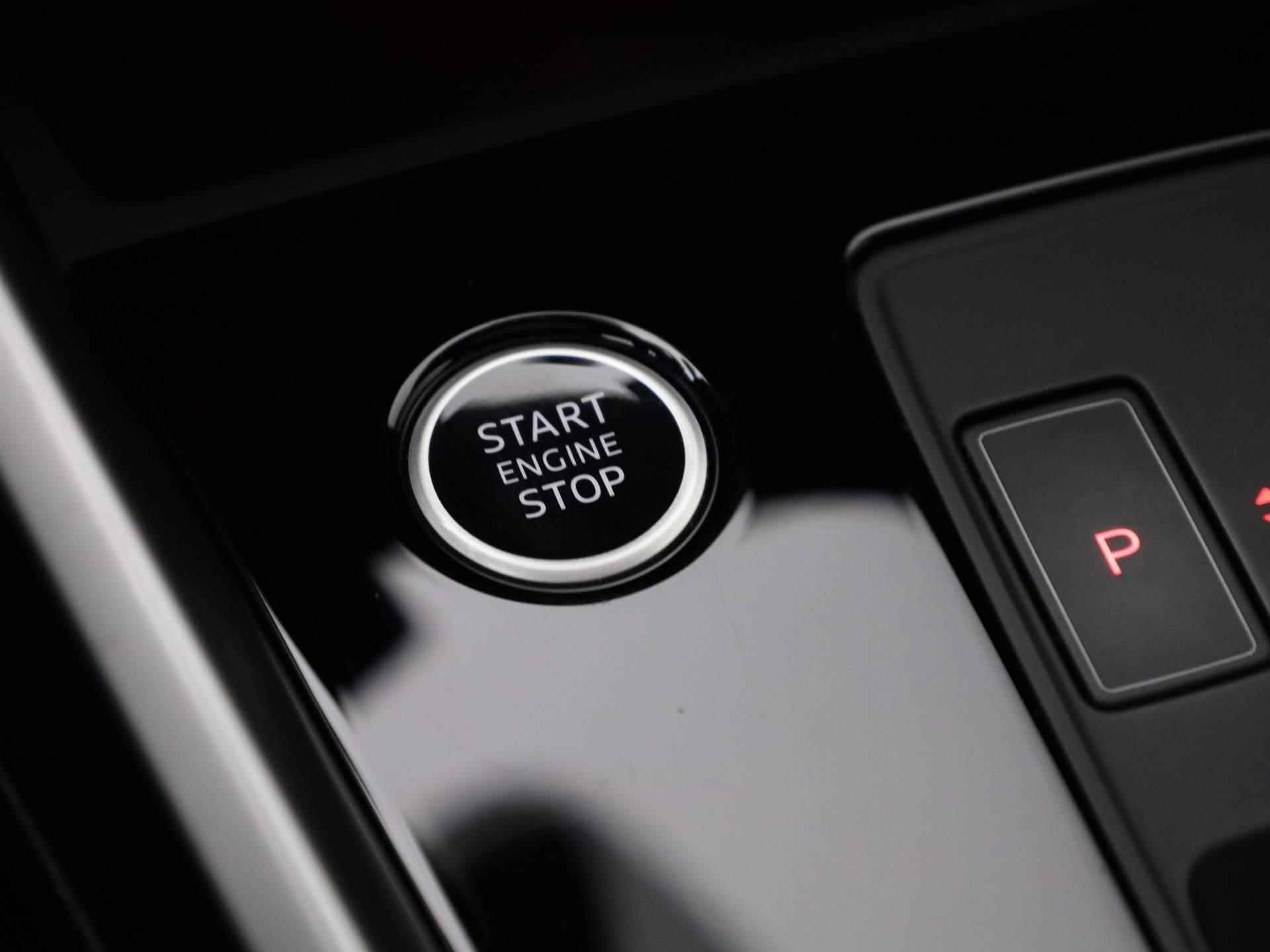 Audi A3 Sportback 45 TFSIe/245PK S Line · Panoramadak · Leder/stof · Drive select - 22/45