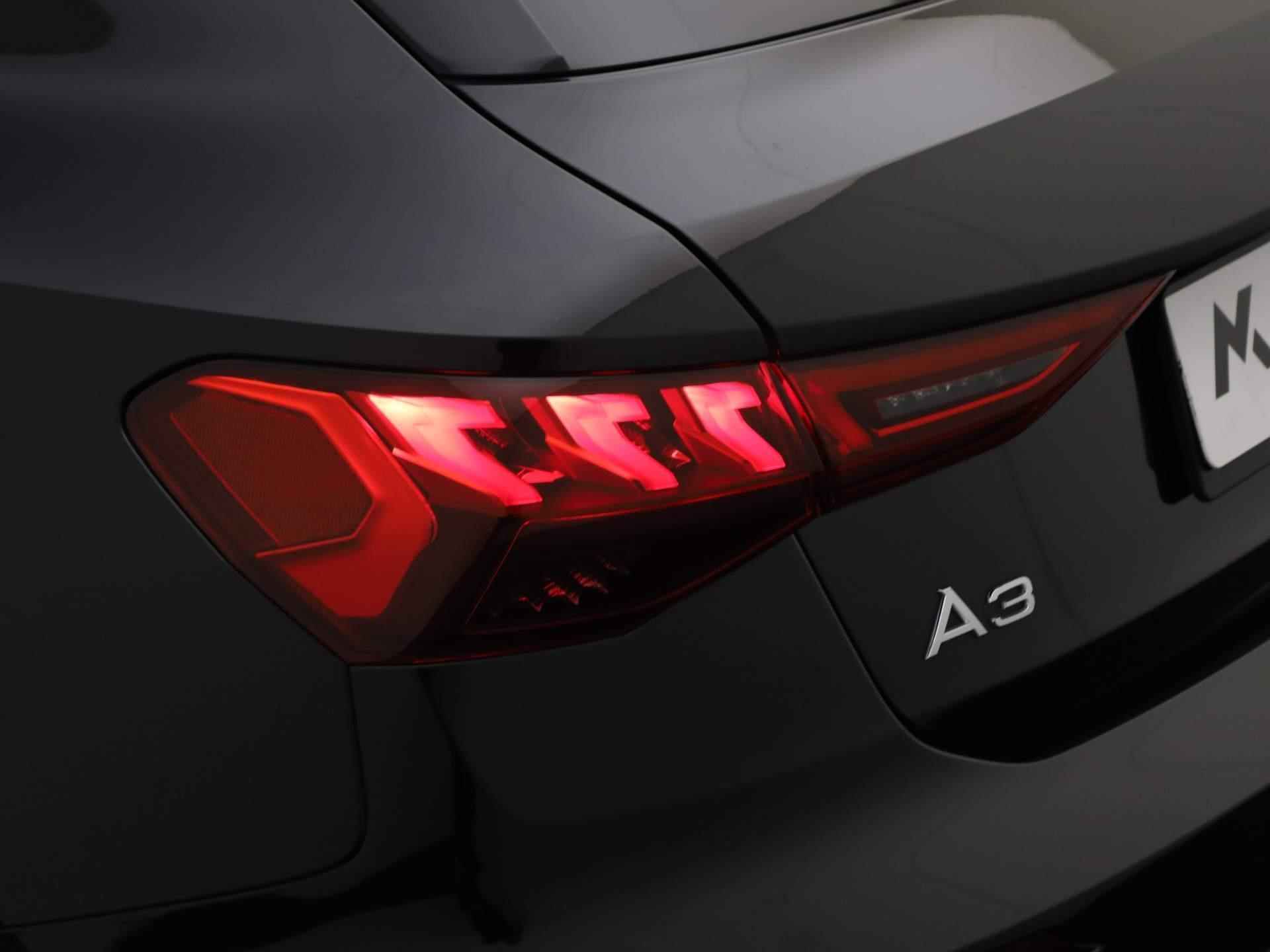 Audi A3 Sportback 45 TFSIe/245PK S Line · Panoramadak · Leder/stof · Drive select - 37/45