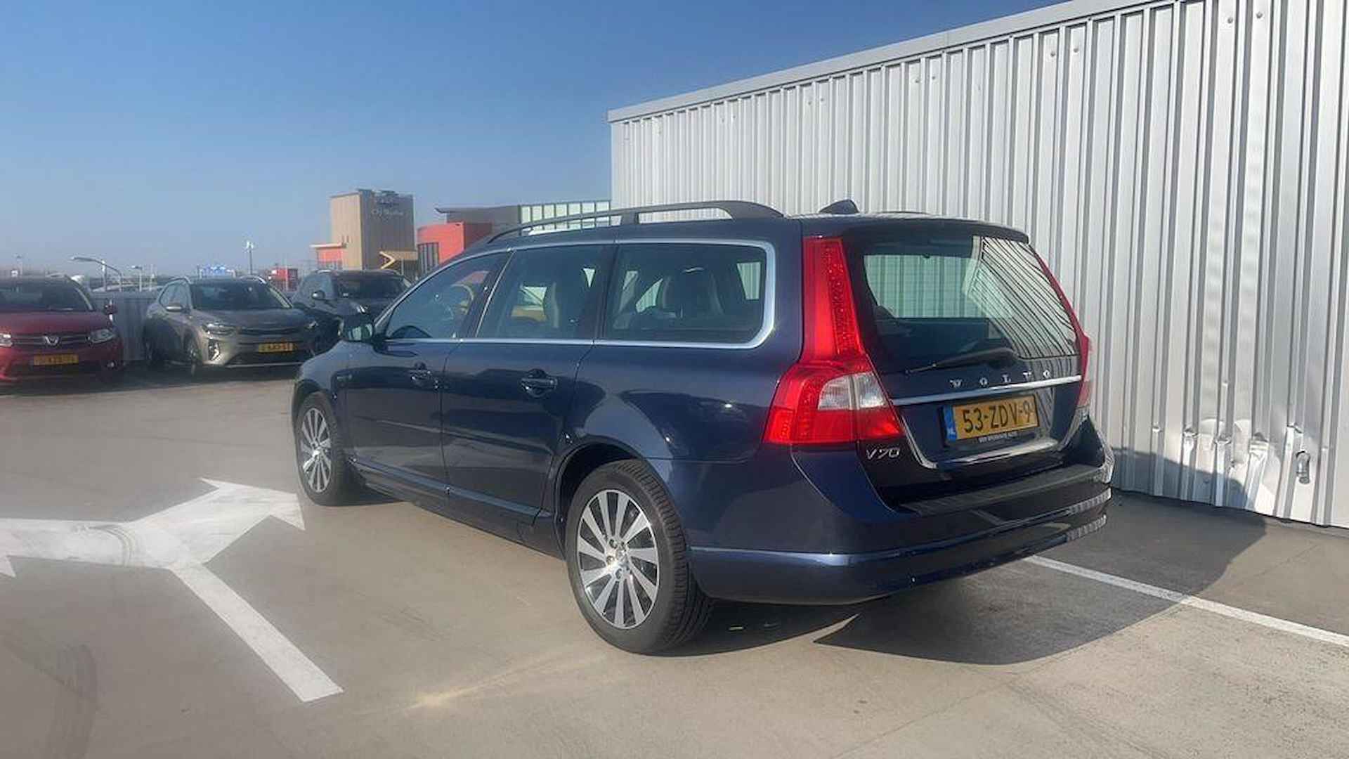 Volvo V70 1.6 T4 Limited Edition | Leder | Stoelverwarming | Dakrails | High Performance Audio | Reservewiel | Xenon koplampen | Licht metalen velgen | - 4/5