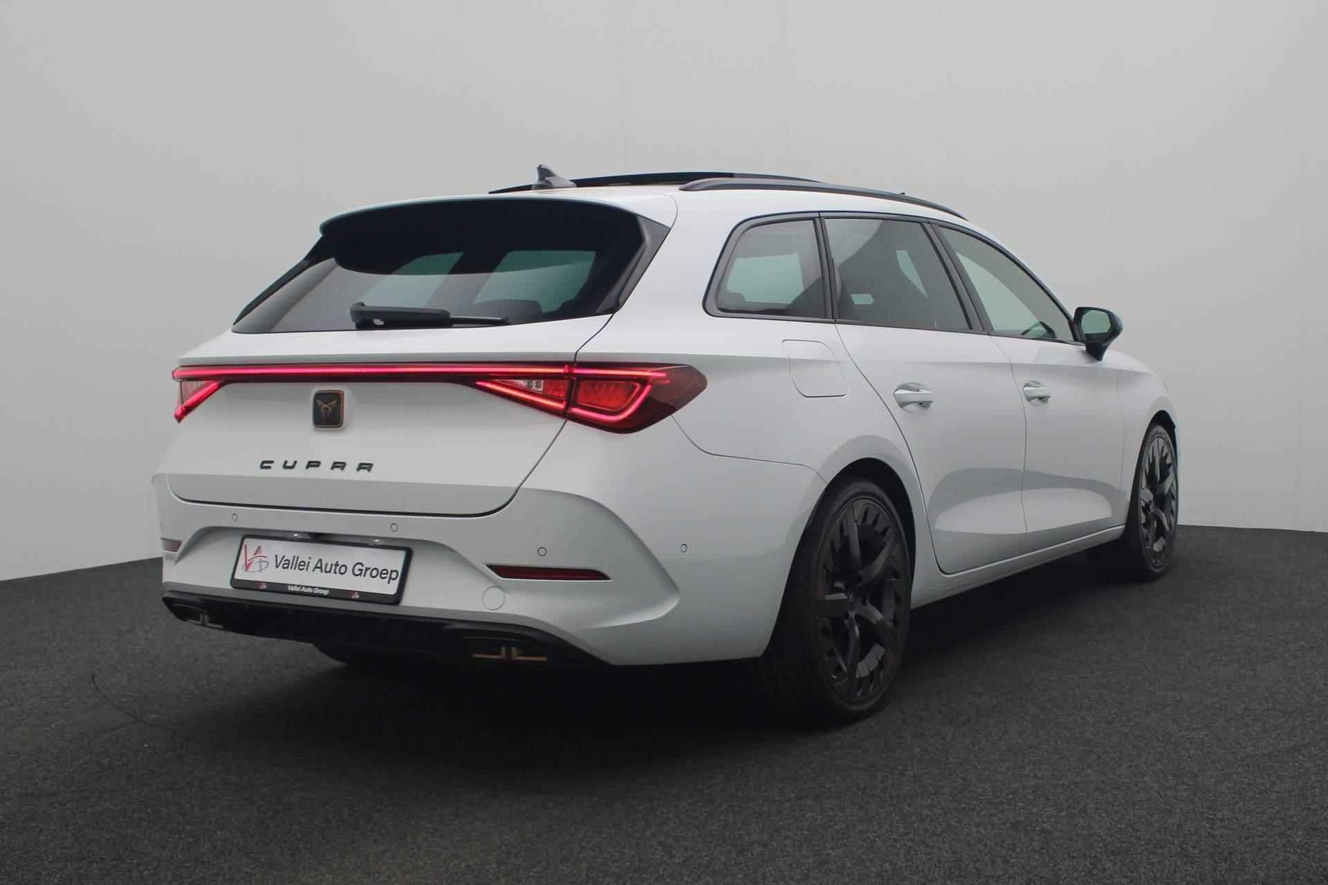 CUPRA Leon Sportstourer 1.4 245PK DSG e-Hybrid VZ Performance | Pano | Supersport stuurwiel | Adaptief onderstel | Navi | Keyless | ACC | 19 inch | Camera - 4/51