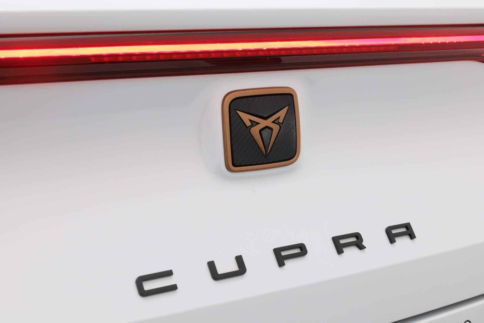 CUPRA Leon Sportstourer 1.4 245PK DSG e-Hybrid VZ Performance | Pano | Supersport stuurwiel | Adaptief onderstel | Navi | Keyless | ACC | 19 inch | Camera - 17/51