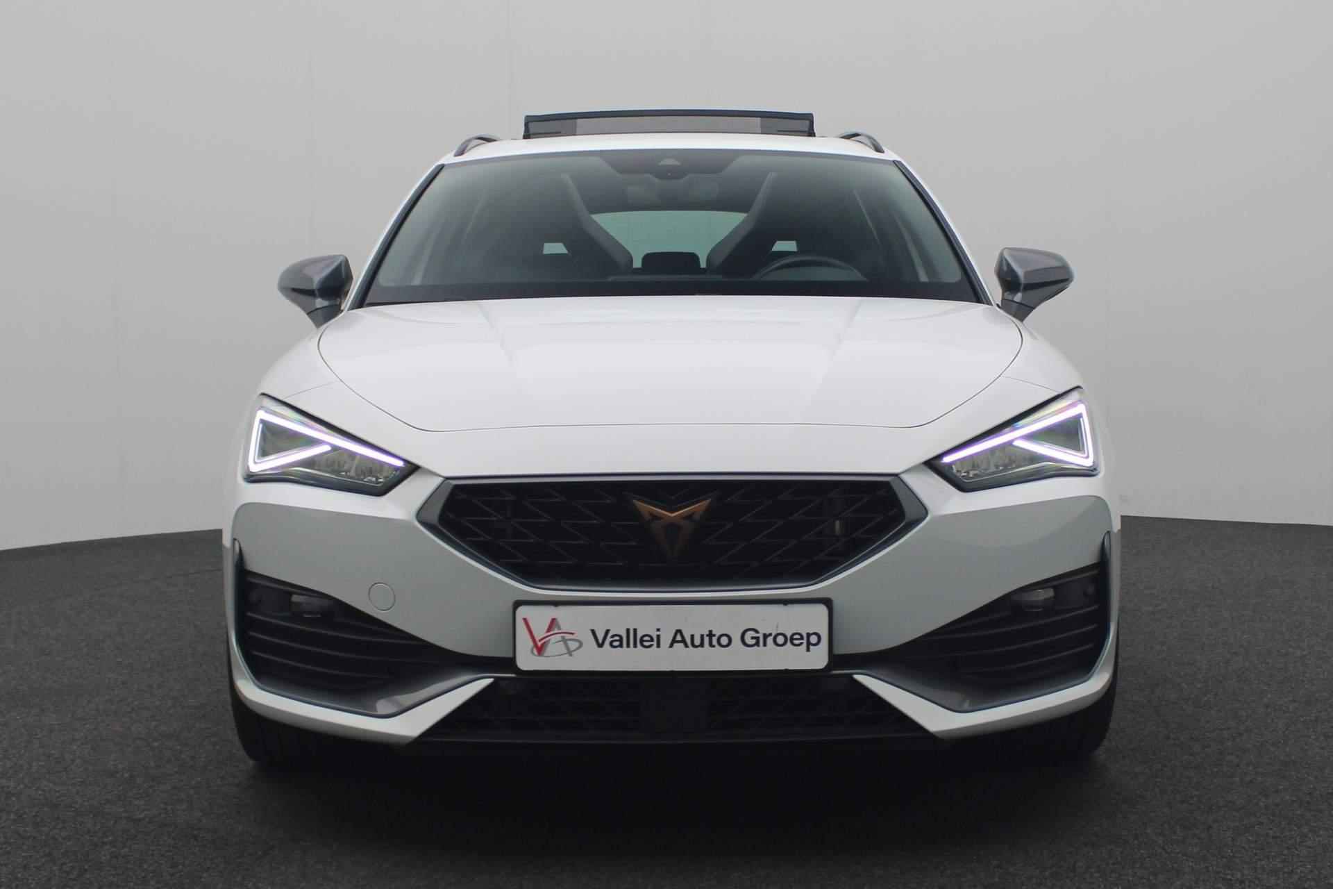 CUPRA Leon Sportstourer 1.4 245PK DSG e-Hybrid VZ Performance | Pano | Supersport stuurwiel | Adaptief onderstel | Navi | Keyless | ACC | 19 inch | Camera - 22/51