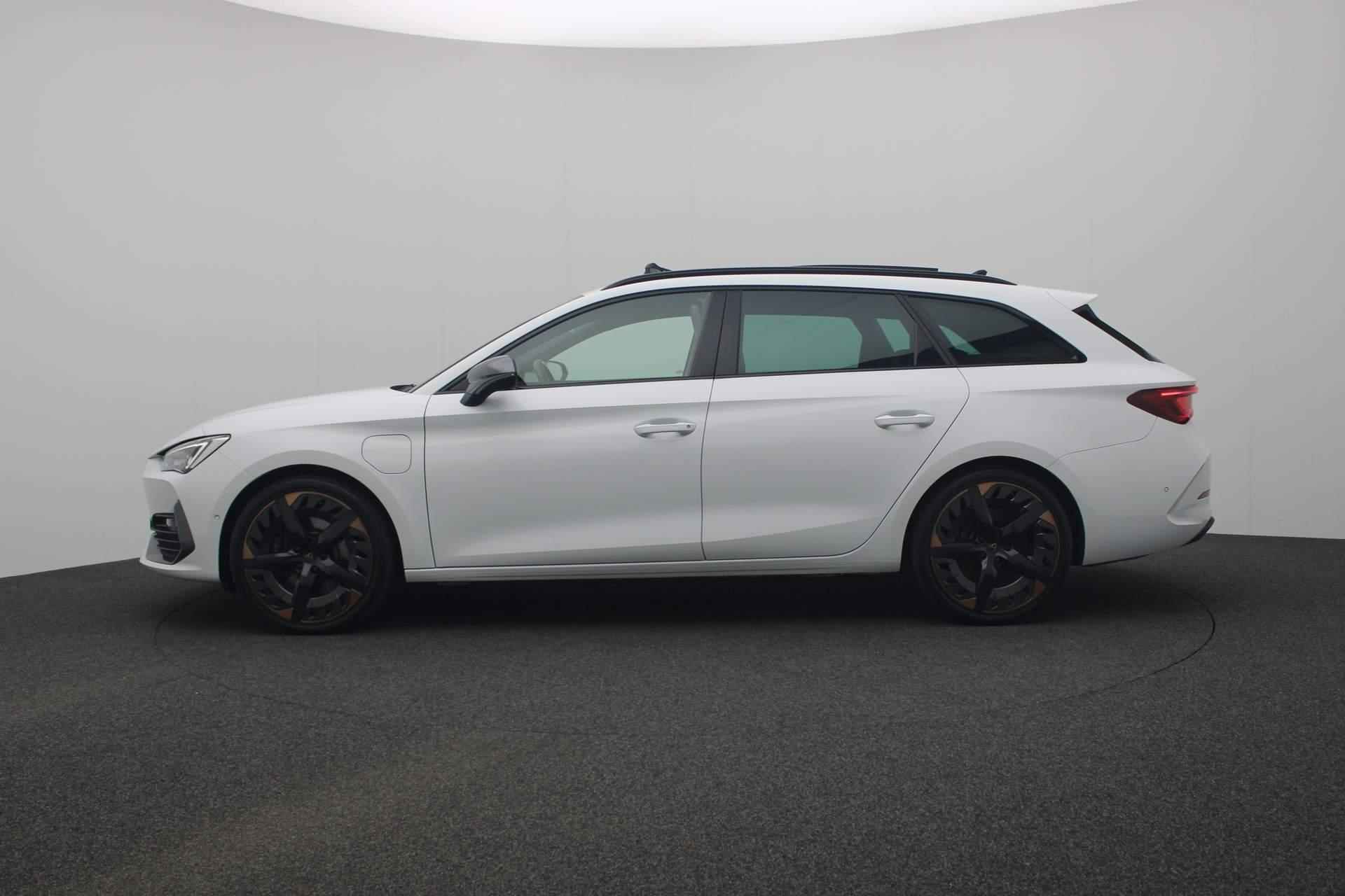 CUPRA Leon Sportstourer 1.4 245PK DSG e-Hybrid VZ Performance | Pano | Supersport stuurwiel | Adaptief onderstel | Navi | Keyless | ACC | 19 inch | Camera - 24/51