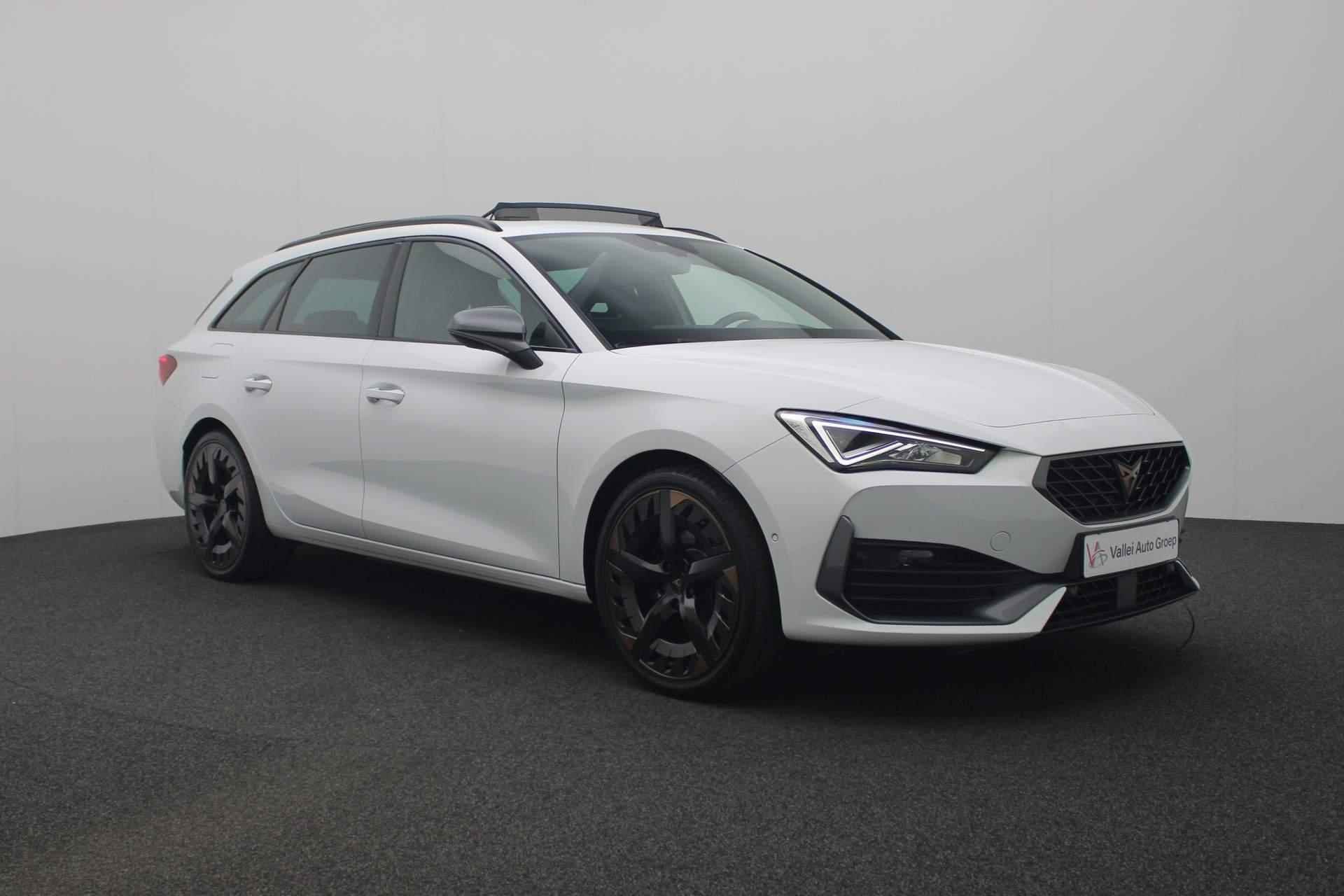 CUPRA Leon Sportstourer 1.4 245PK DSG e-Hybrid VZ Performance | Pano | Supersport stuurwiel | Adaptief onderstel | Navi | Keyless | ACC | 19 inch | Camera - 42/51