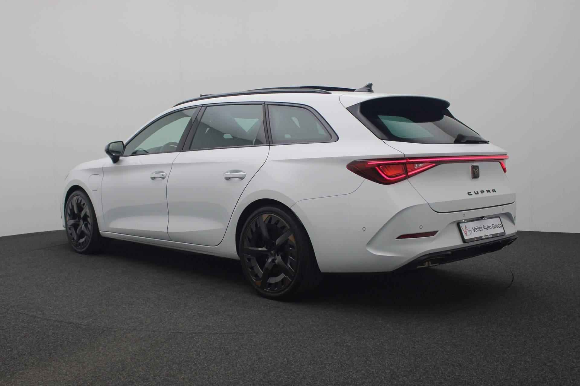 CUPRA Leon Sportstourer 1.4 245PK DSG e-Hybrid VZ Performance | Pano | Supersport stuurwiel | Adaptief onderstel | Navi | Keyless | ACC | 19 inch | Camera - 43/51