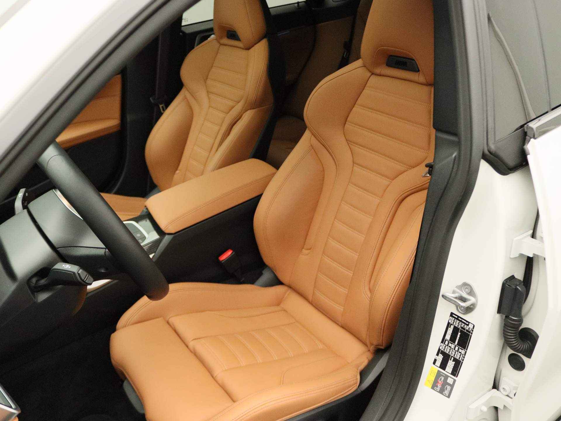 BMW i4 M50 High Executive M Sportpakket Pro 84kwh / Schuifdak / Harman Kardon / Elektrisch verstelbare stoelen / 19'' - 13/37