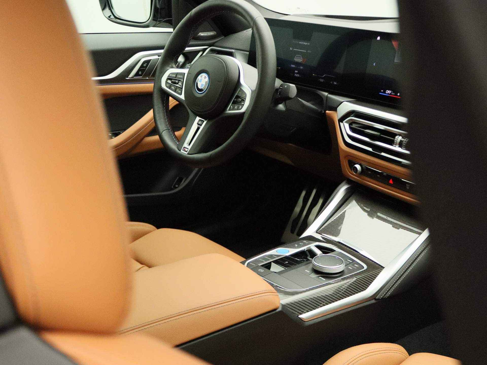 BMW i4 M50 High Executive M Sportpakket Pro 84kwh / Schuifdak / Harman Kardon / Elektrisch verstelbare stoelen / 19'' - 34/37