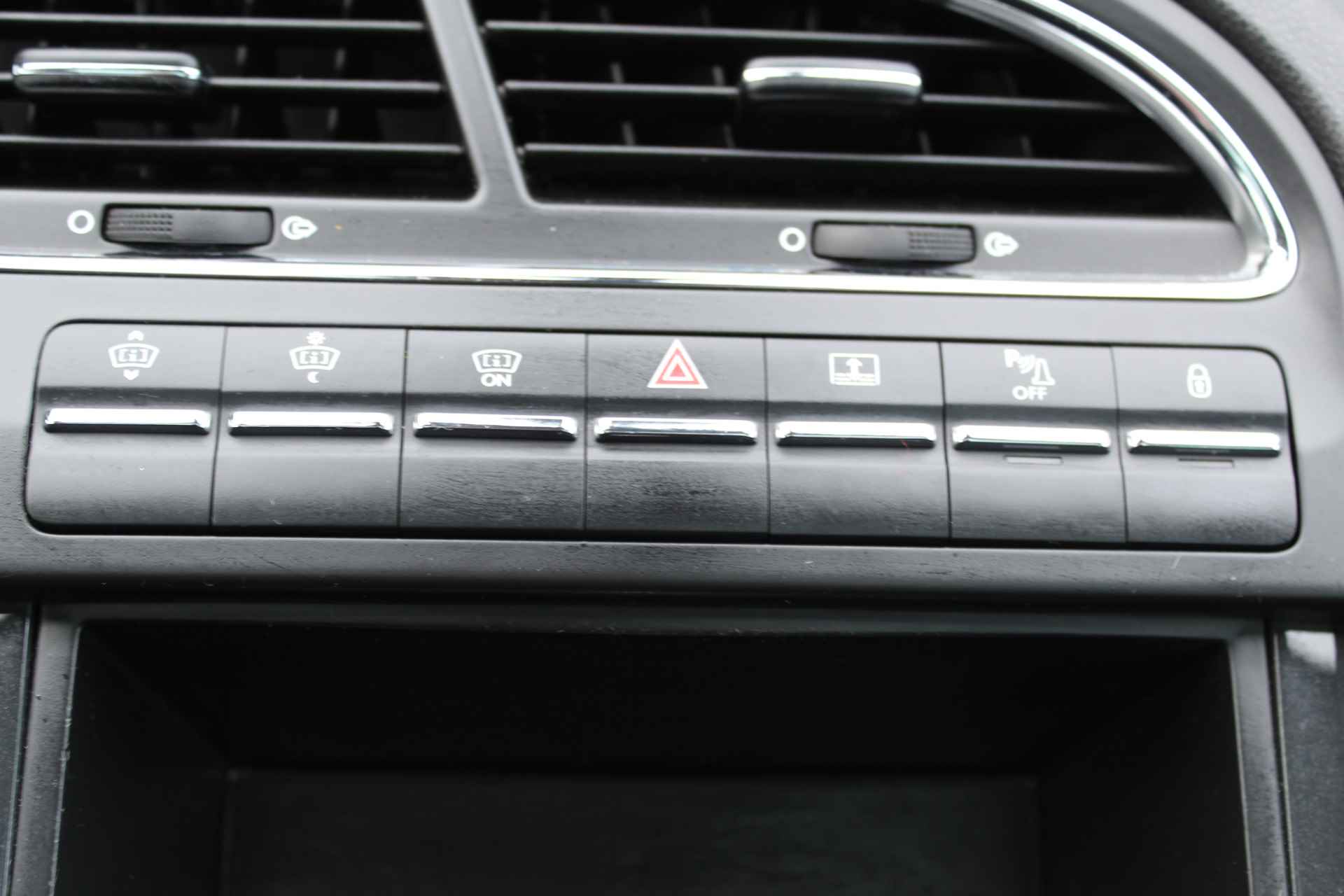 Peugeot 5008 1.6 THP Allure Trekhaak - Panoramadak met jalousie - Head-Up disp. - Navigatie Parkeer sensoren v+a - 17 Inch L.M. velgen - 24/47