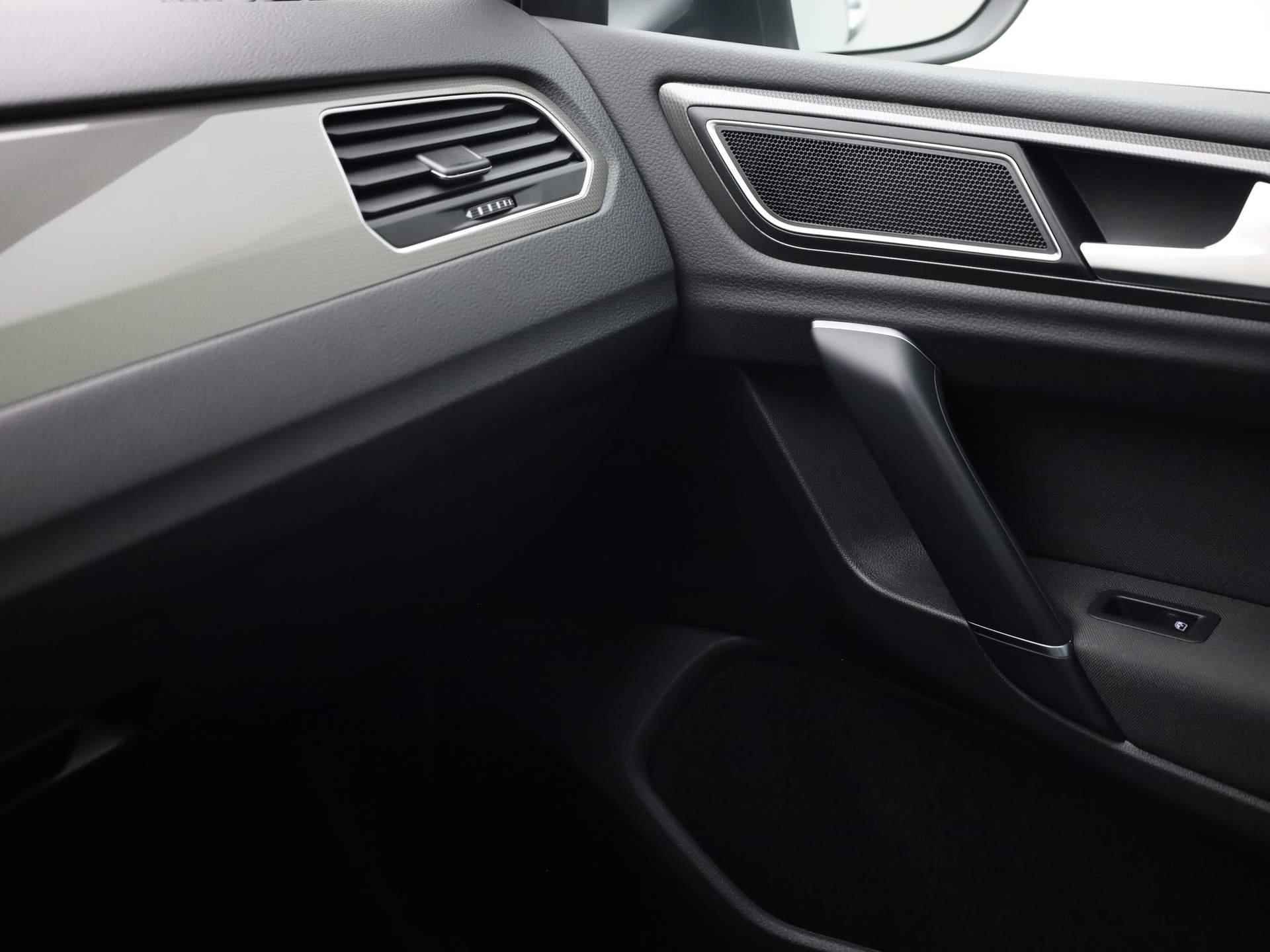Volkswagen Golf Sportsvan 1.0TSI/110PK Join DSG · Navigatie · Parkeersensoren · Stoel-/stuurverwarming - 30/34