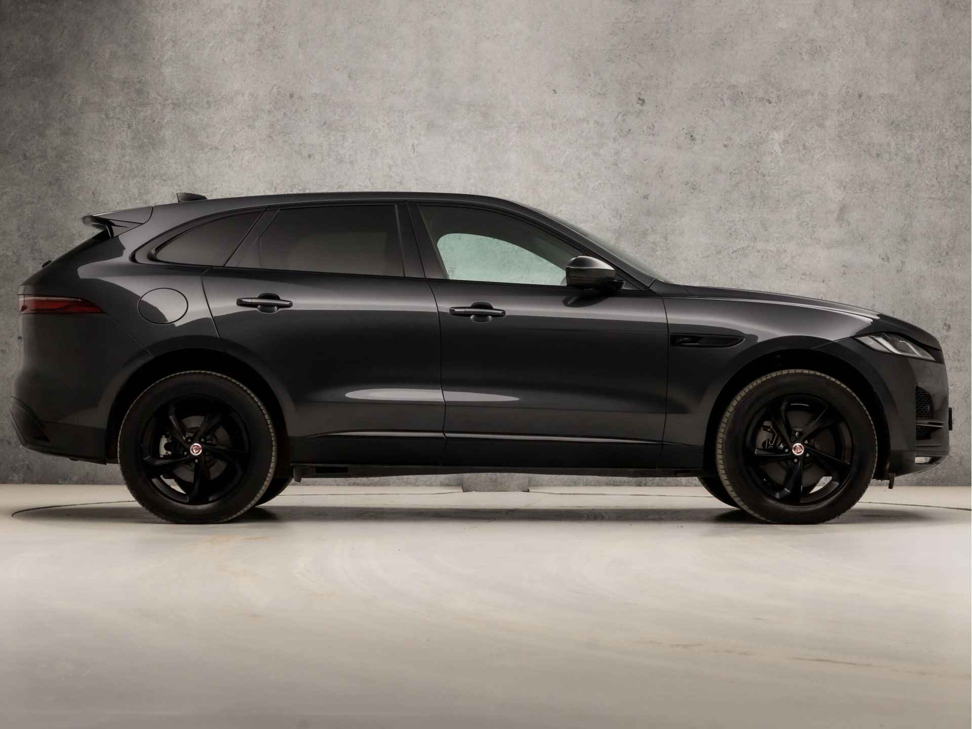 Jaguar F-Pace 2.0 P400e PHEV R-Dynamic Black Pack 404Pk Automaat (APPLE CARPLAY, GROOT NAVI, MERIDIAN AUDIO, 360 CAMERA, LEDEREN SPORTSTOELEN, ZWART HEMEL, GETINT GLAS, ELEK ACHTERKLEP, NIEUWSTAAT) - 4/40