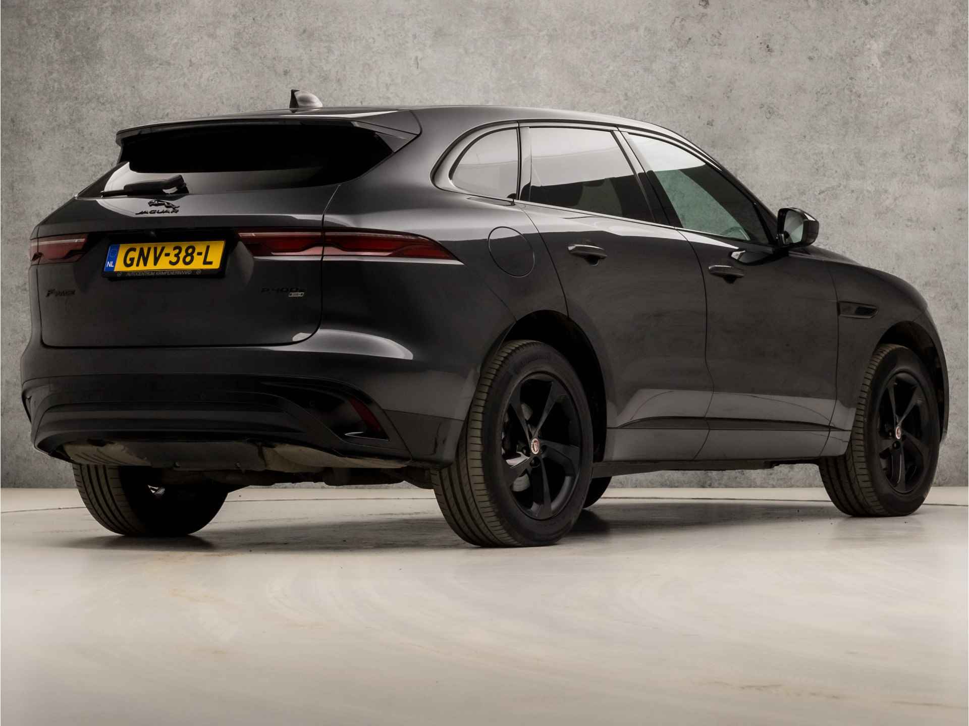 Jaguar F-Pace 2.0 P400e PHEV R-Dynamic Black Pack 404Pk Automaat (APPLE CARPLAY, GROOT NAVI, MERIDIAN AUDIO, 360 CAMERA, LEDEREN SPORTSTOELEN, ZWART HEMEL, GETINT GLAS, ELEK ACHTERKLEP, NIEUWSTAAT) - 5/40