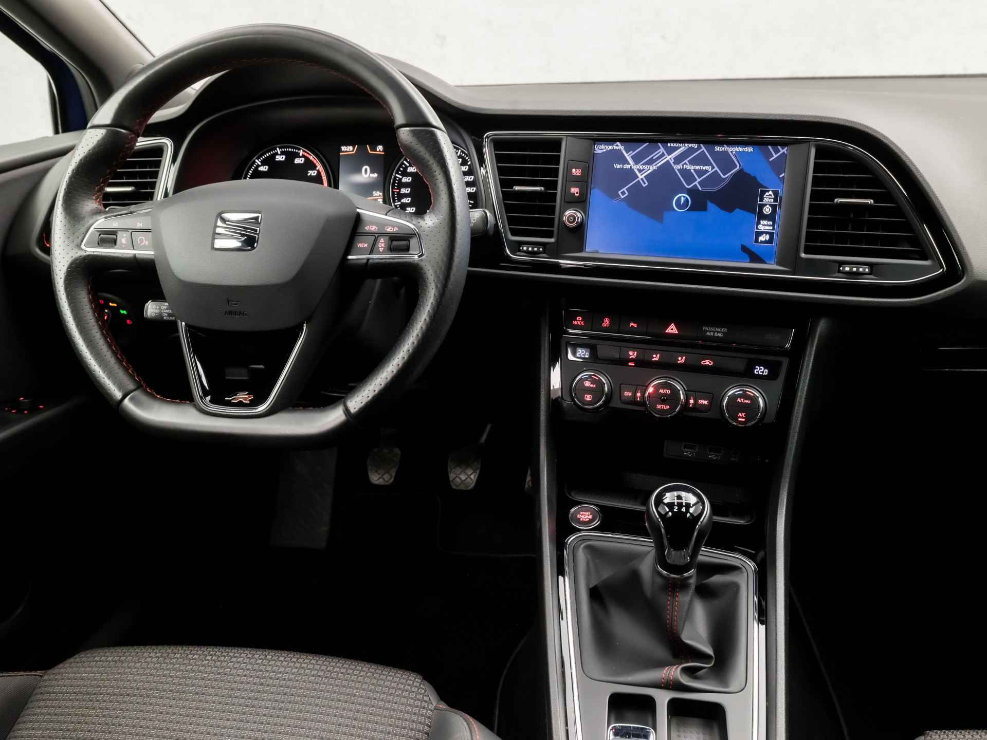 SEAT Leon 1.5 TSI FR Sport (APPLE CARPLAY, NAVIGATIE, CLIMATE, MODE KNOP, SPORTSTOELEN, ADAPTIVE CRUISE, KEYLESS, SFEERVERLICHTING, GETINT GLAS, NIEUWSTAAT) - 7/41