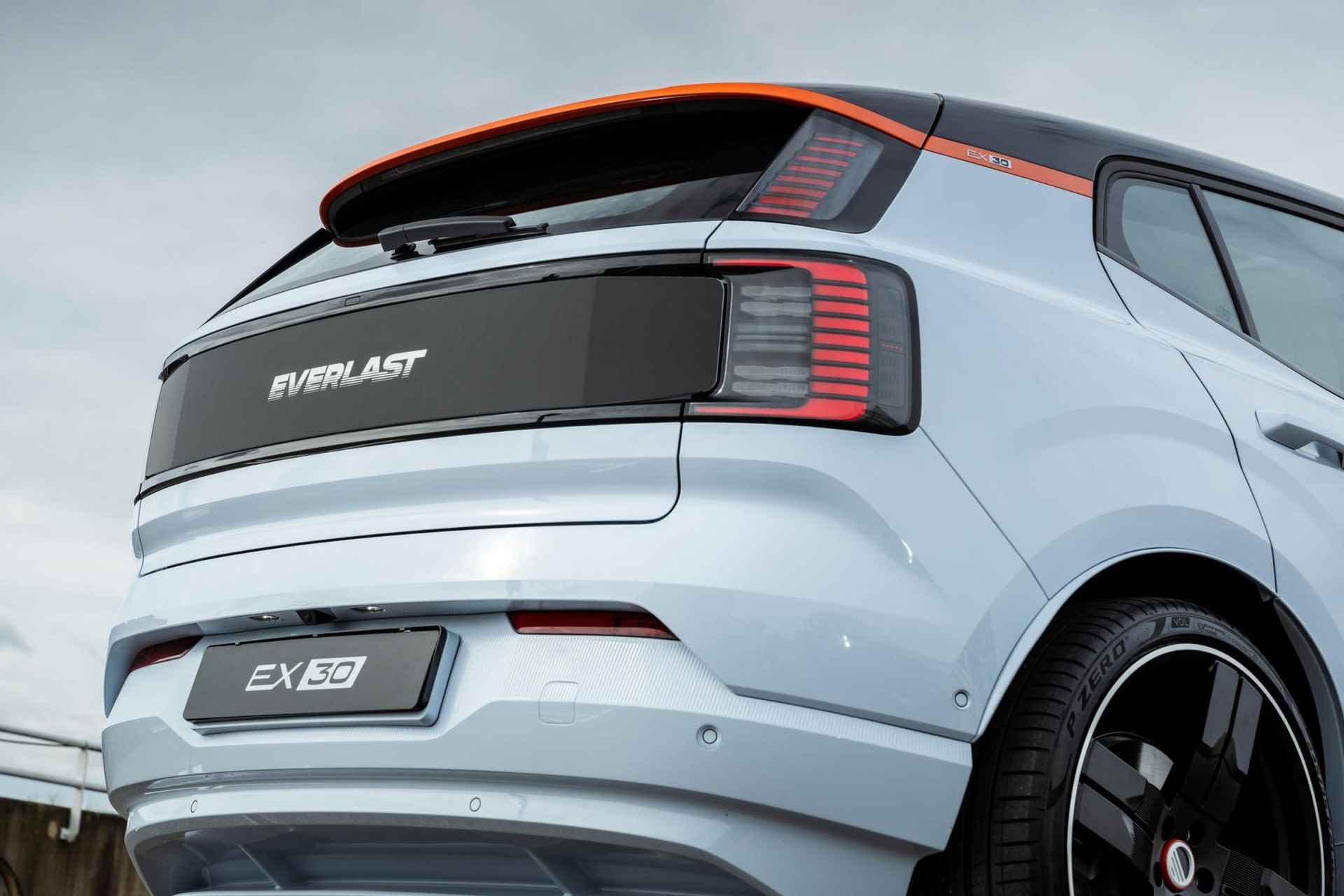 Volvo EX30 Twin Motor Performance Ultra | EVERLAST SPORT EDITION | direct leverbaar | Breeze interieur | Verwarmde voorstoelen en stuurwiel - 7/16