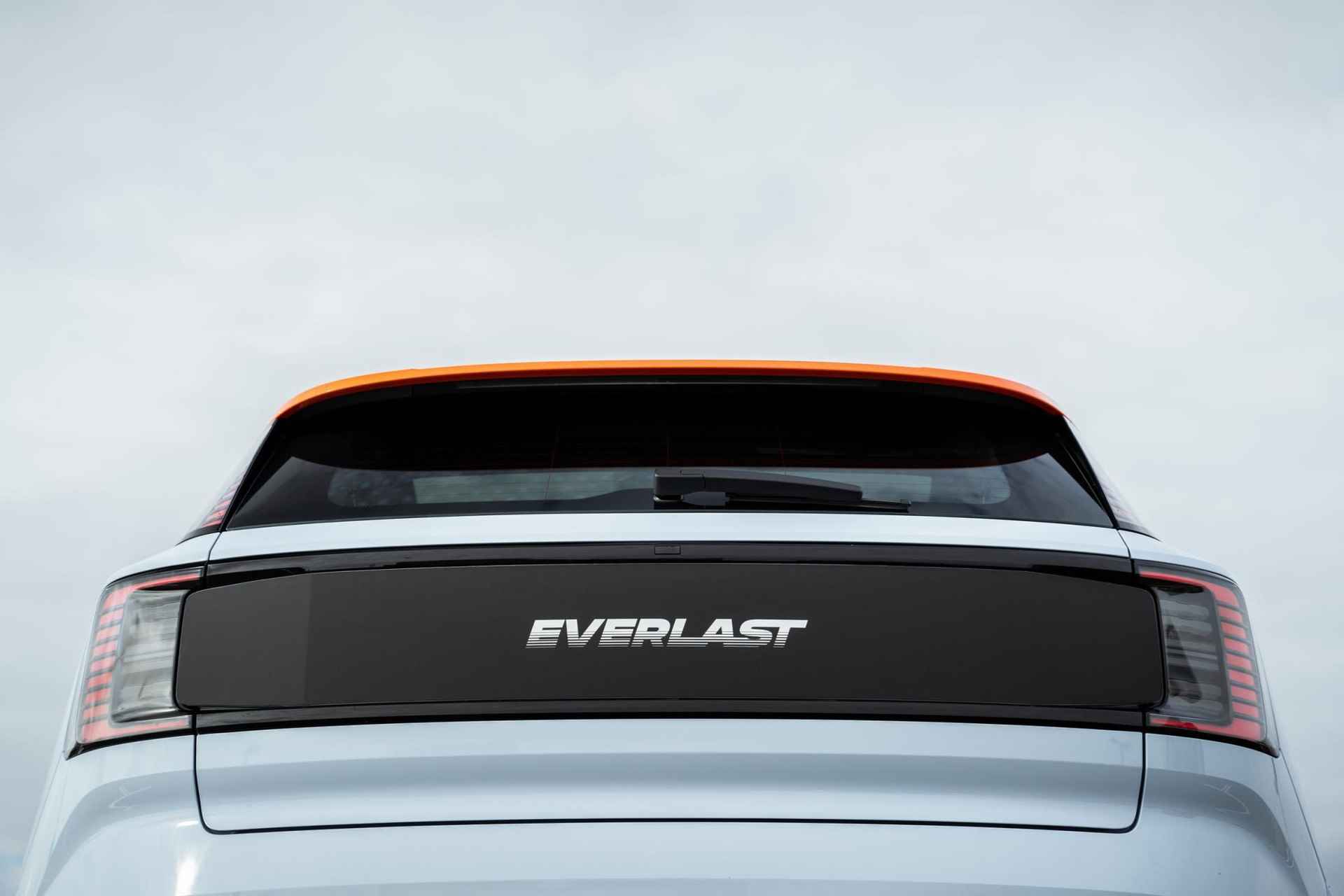 Volvo EX30 Twin Motor Performance Ultra | EVERLAST SPORT EDITION | direct leverbaar | Breeze interieur | Verwarmde voorstoelen en stuurwiel - 9/16