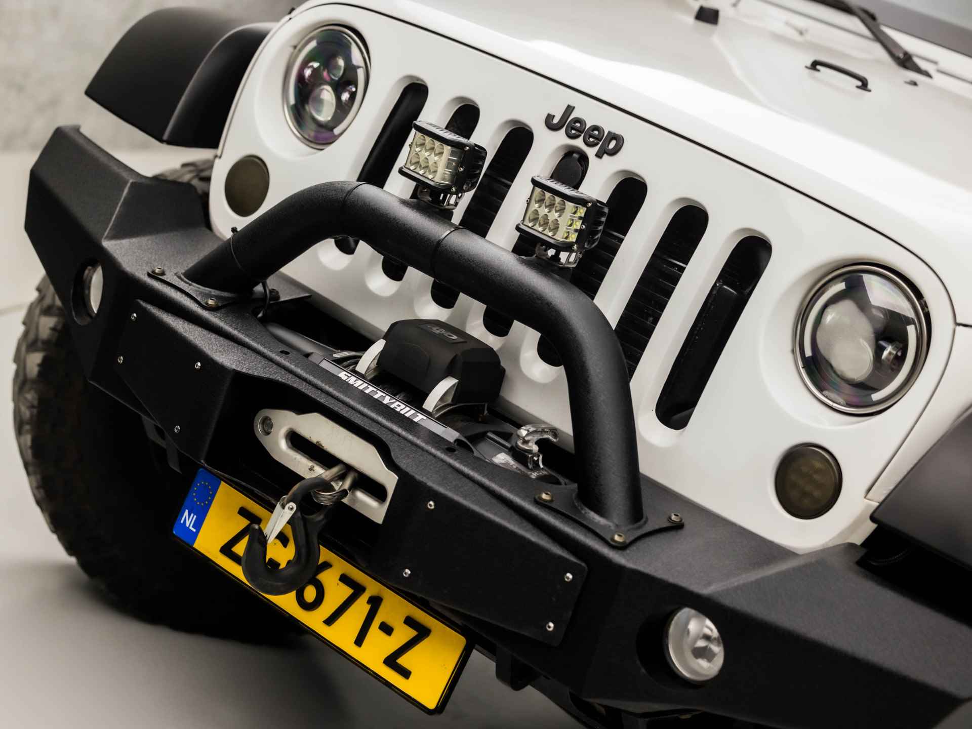 Jeep Wrangler Unlimited 2.8 CRD 70th Anniversary 200Pk Automaat (NAVIGATIE, CLIMATE, LEDEREN SPORTSTOELEN, STOELVERWARMING, TREKHAAK, GETINT GLAS, LED KOPLAMPEN, TREEPLANKEN, NIEUWSTAAT) - 25/45