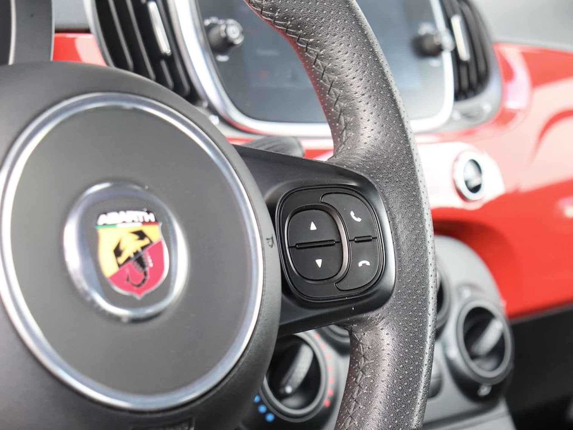 Abarth 595 1.4 T-Jet 595 70th Anniversary | Apple Carplay | Lederen Bekleding | 16 INCH | - 12/27