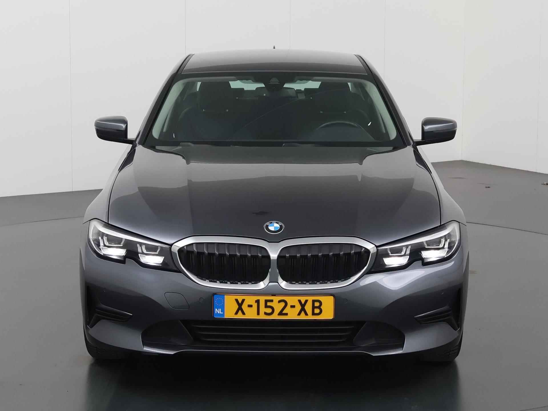 BMW 3-serie 318i Business Edition Plus | Sportstoelen | Leder | Navigatie | Parkeercamera | Stoelverwarming | Cruise Control | - 4/39