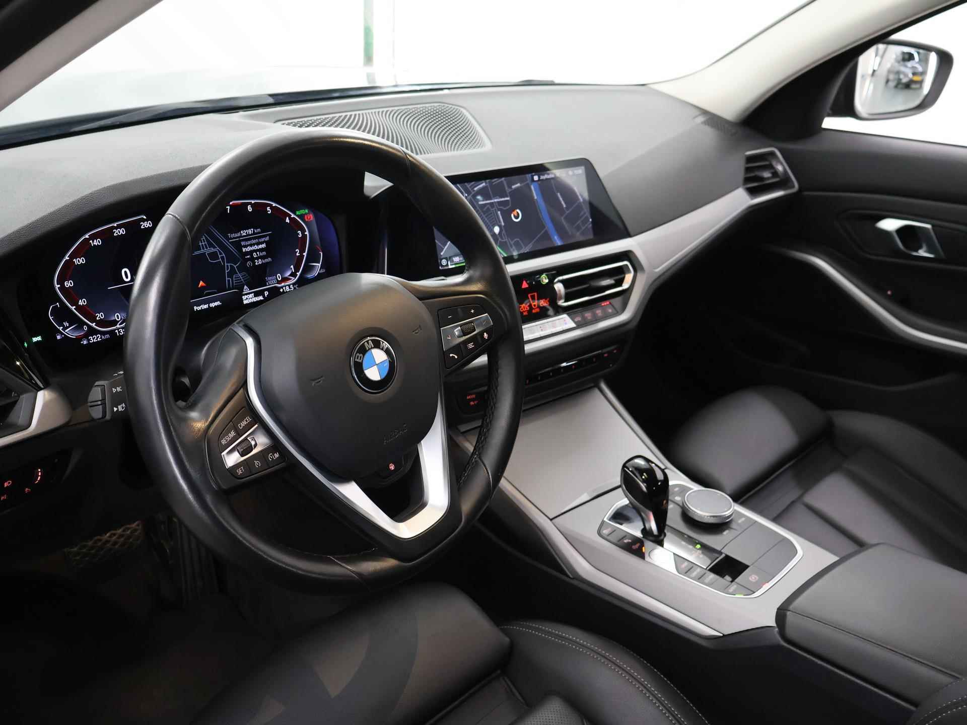 BMW 3-serie 318i Business Edition Plus | Sportstoelen | Leder | Navigatie | Parkeercamera | Stoelverwarming | Cruise Control | - 8/39