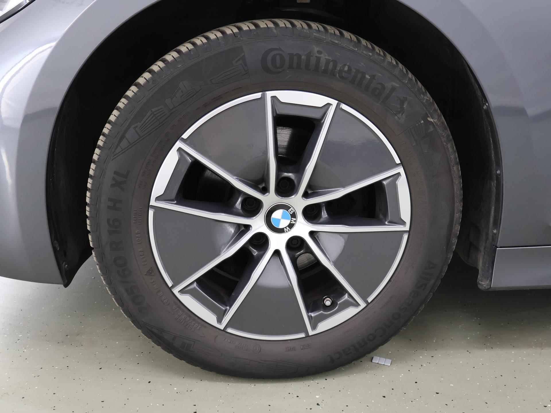 BMW 3-serie 318i Business Edition Plus | Sportstoelen | Leder | Navigatie | Parkeercamera | Stoelverwarming | Cruise Control | - 38/39