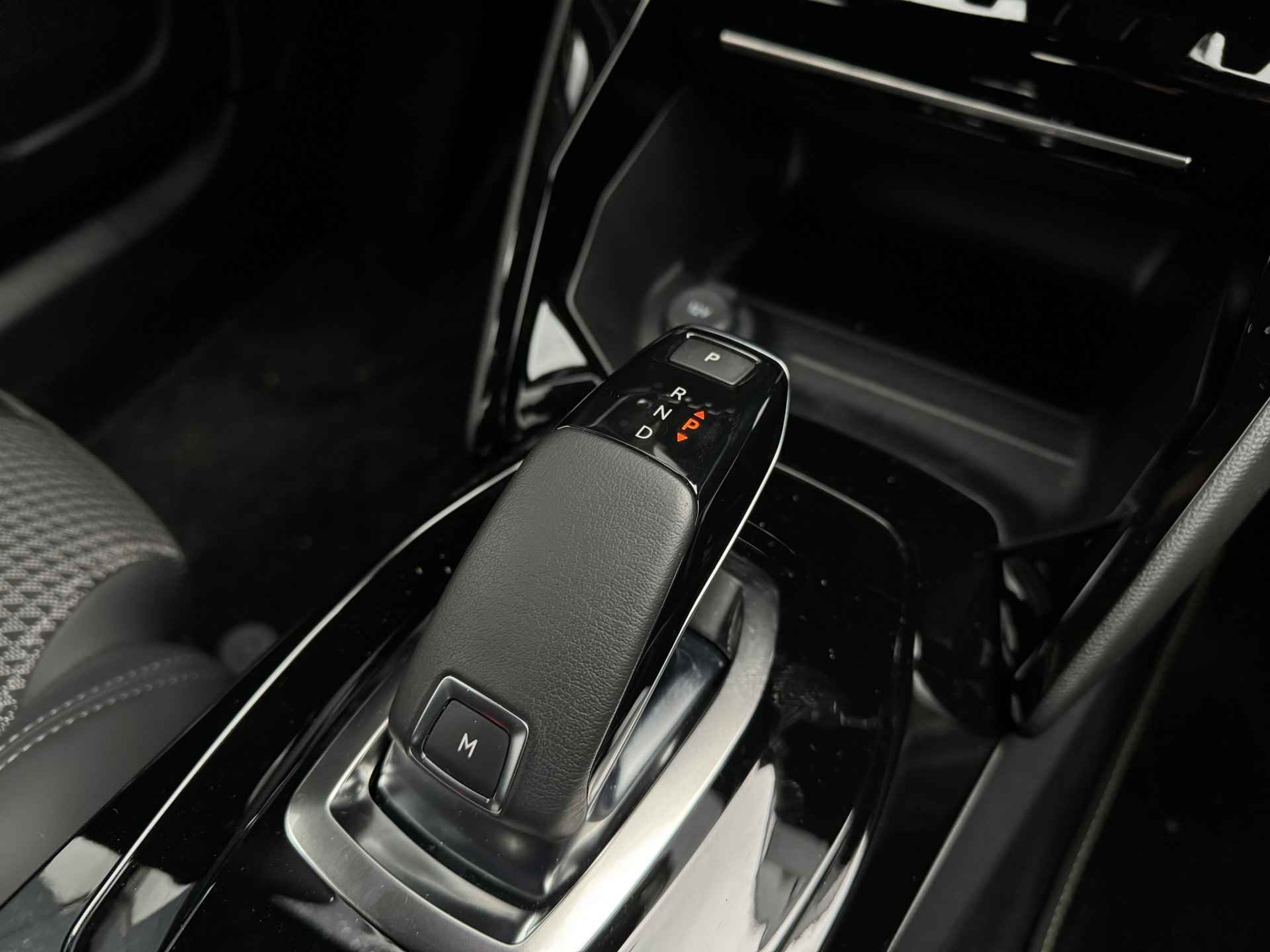 Peugeot 2008 1.2 130PK GT | Camera | PDC V/A | Navigatie | Carplay | Cruise Control - 24/40