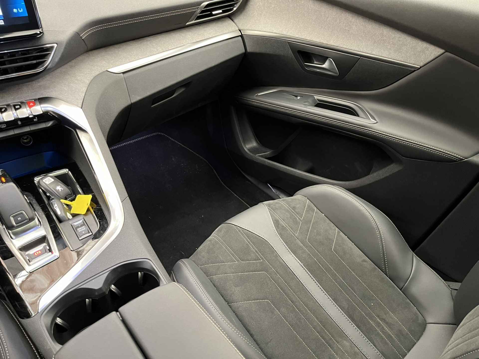 Peugeot 5008 1.6 180PK GT | Black Pack Business | Pano-dak | Adaptive C. | Trekhaak | 360 CAM St.verwarming | Climate | Cruise | Navi Navi | Dode hoek detectie | 19" LMV | Privacy Glass | - 22/32