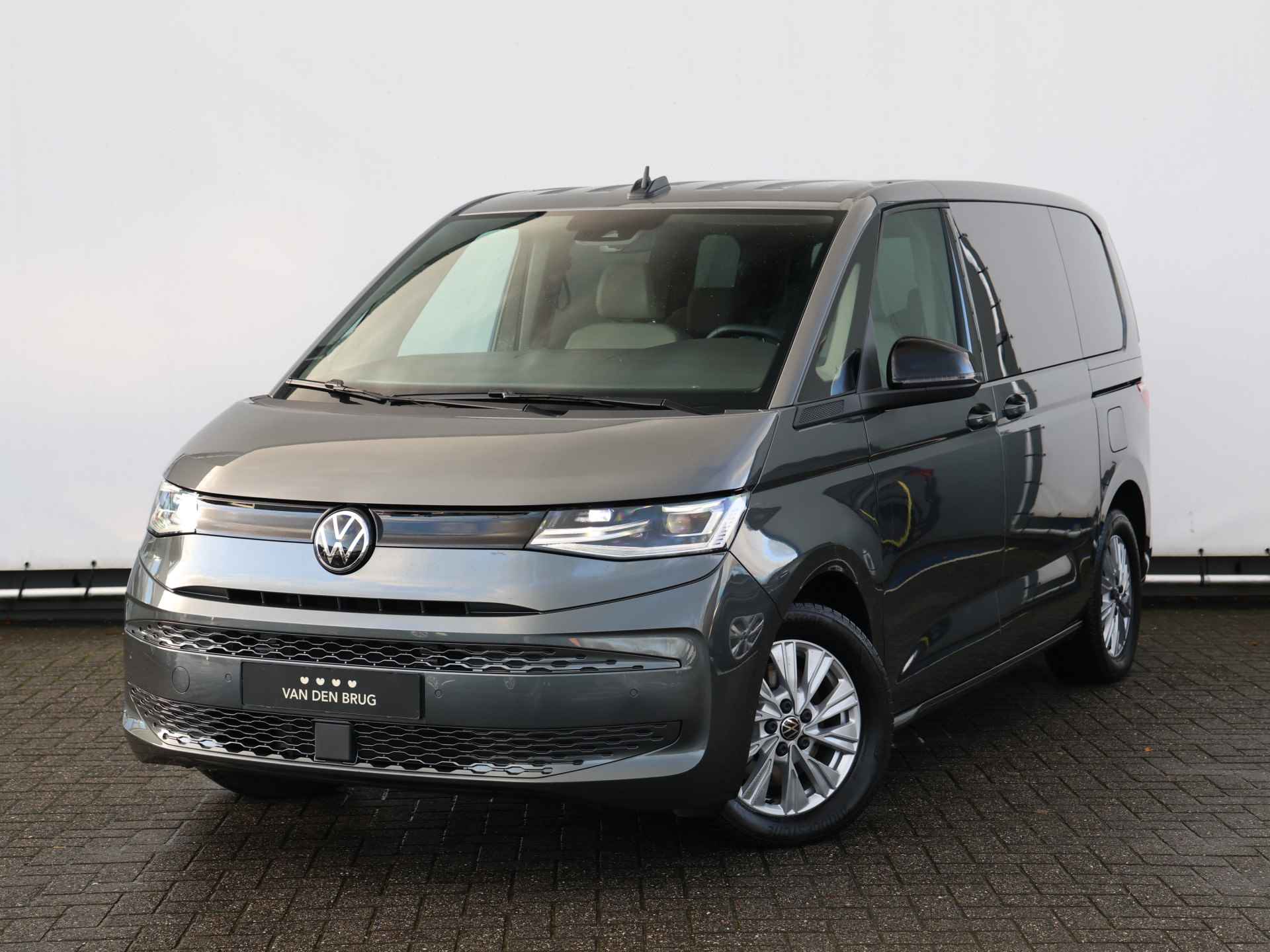 Volkswagen Multivan 1.4 eHybrid L1H1 218pk DSG | LED Matrix | 7 Persoons I Keyless | Elektrische achterklep - 13/48