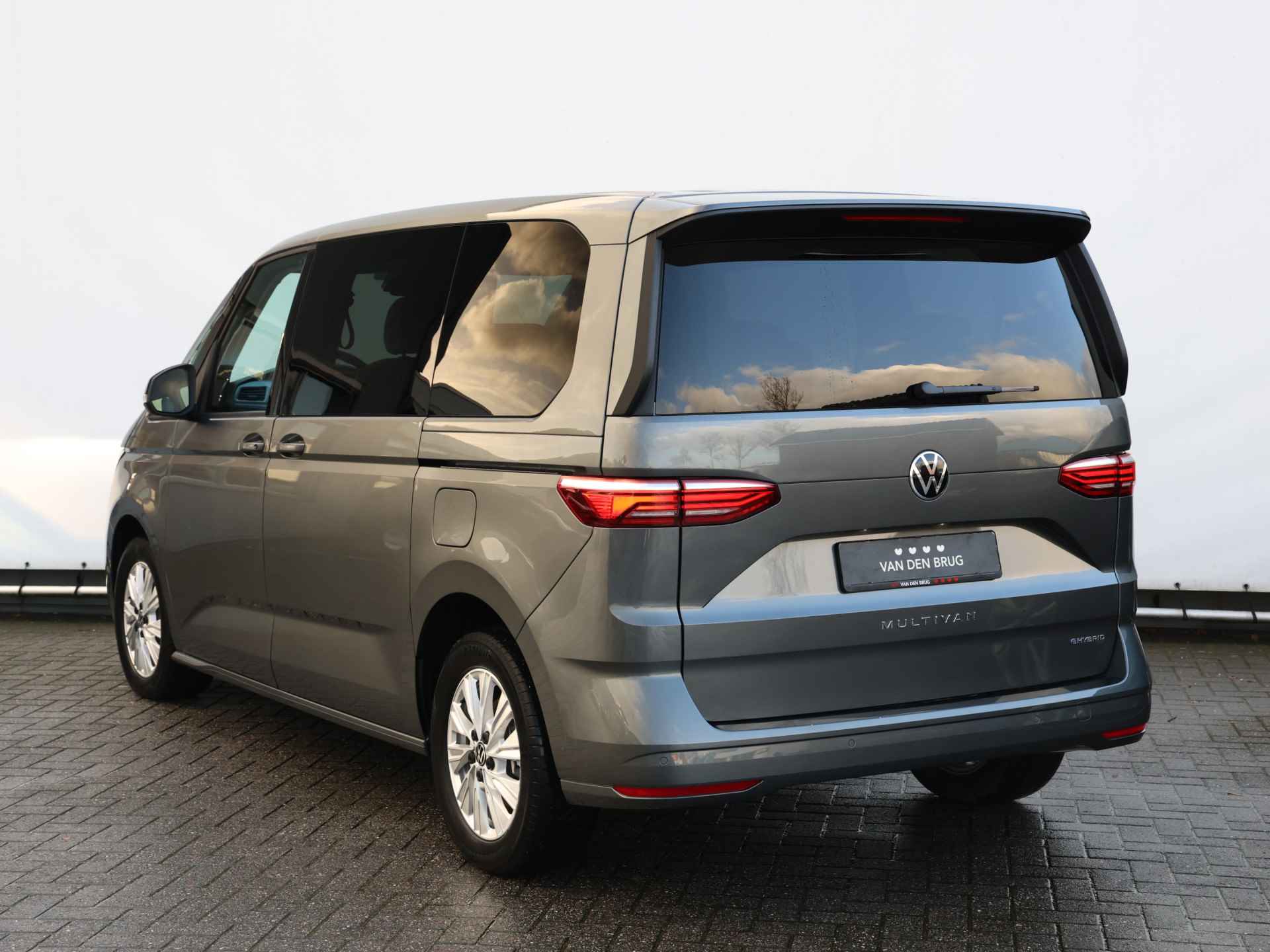 Volkswagen Multivan 1.4 eHybrid L1H1 218pk DSG | LED Matrix | 7 Persoons I Keyless | Elektrische achterklep - 15/48