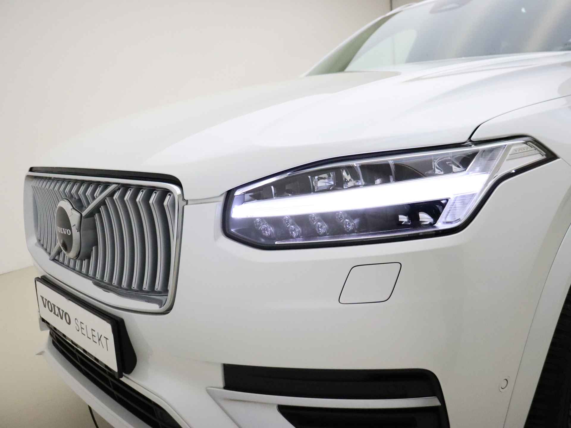 Volvo XC90 T8 455pk AWD Ultra Bright / Head-Up / Full-LED / El. Trekhaak / Panoramadak / 360 Camera / 20'' + all season / Keyless / Harman&Kardon / 4-Zone Climate Control / - 23/43