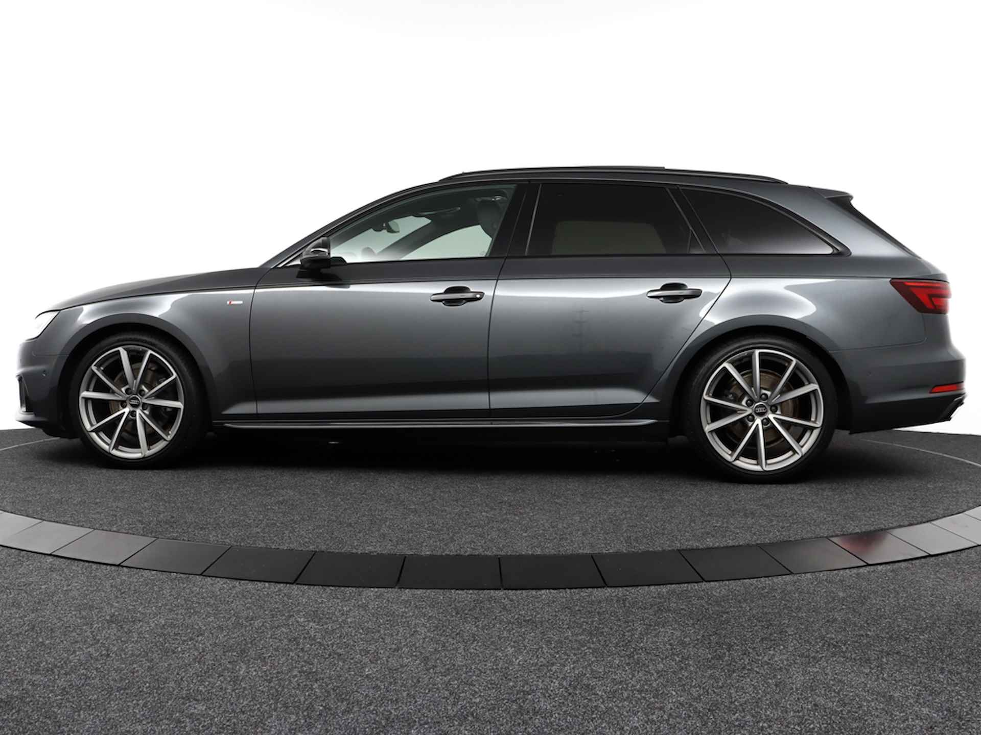 Audi A4 Avant 40 TFSI Sport 200 PK 3x S-LINE Black edition, 12 MND BOVAG GARANTIE - NIEUWSTAAT! | Head-Up | Virtual | 360 Camera | Elek.Trekhaak | Panorama | BOMVOL !!! --RIJKLAAR ZONDER MEERPRIJS - 16/62