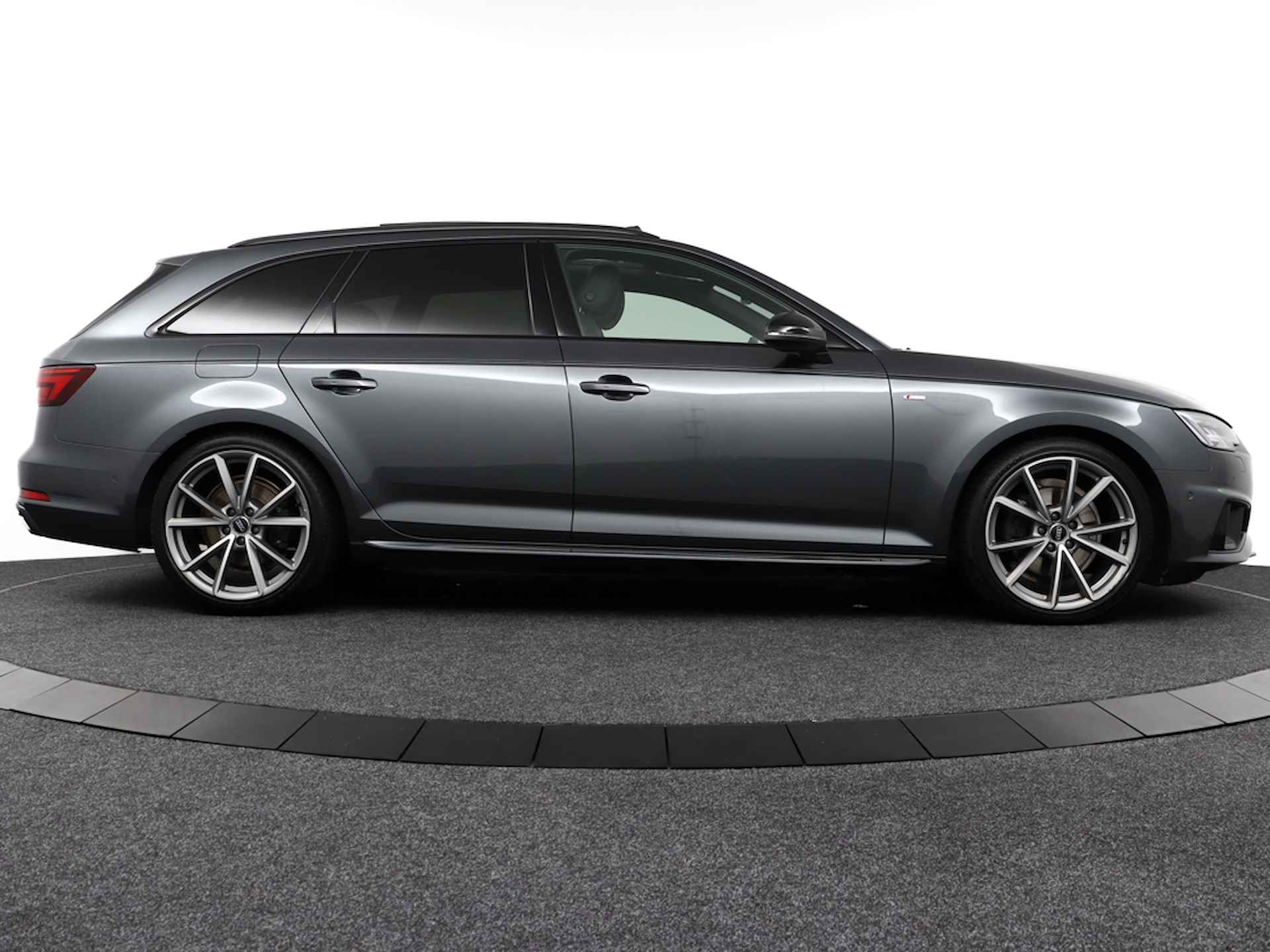 Audi A4 Avant 40 TFSI Sport 200 PK 3x S-LINE Black edition, 12 MND BOVAG GARANTIE - NIEUWSTAAT! | Head-Up | Virtual | 360 Camera | Elek.Trekhaak | Panorama | BOMVOL !!! --RIJKLAAR ZONDER MEERPRIJS - 17/62