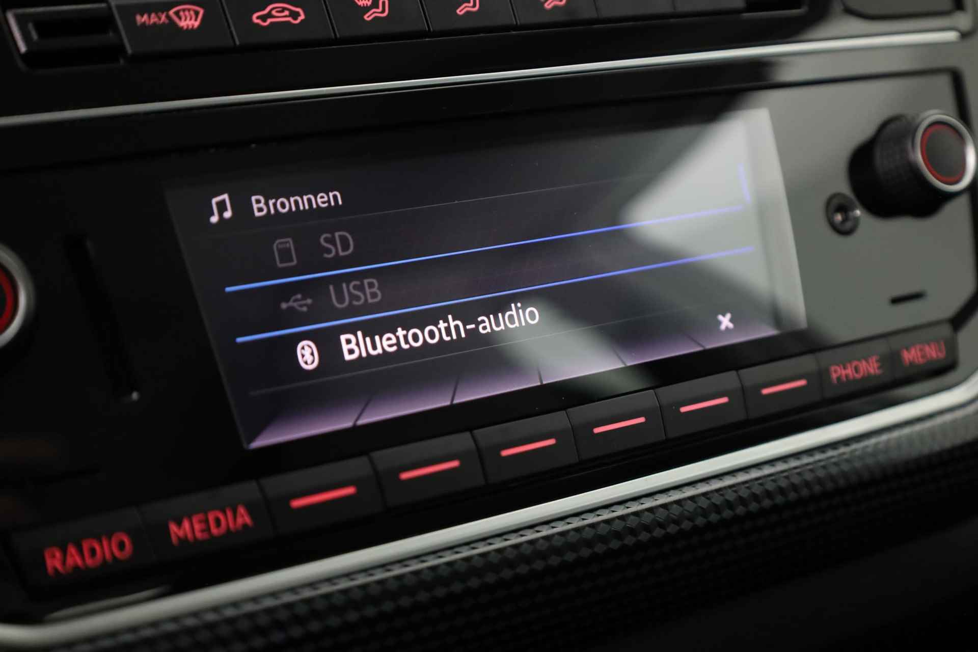 Volkswagen Up! 1.0 65PK | Camera | Navigatie via Apple CarPlay / Android Auto  | DAB | Lane assist - 24/33