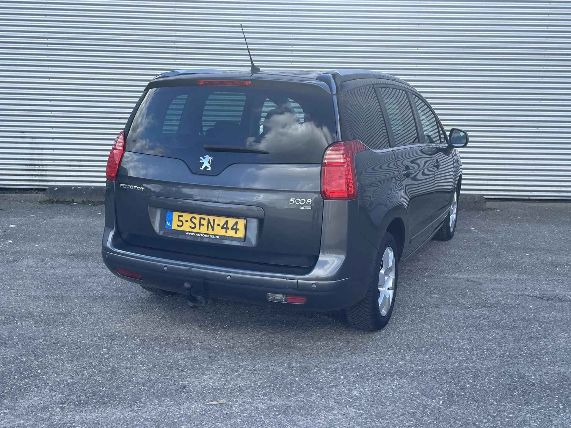 Peugeot 5008 1.6 e-HDi Style 5p. - 3/33