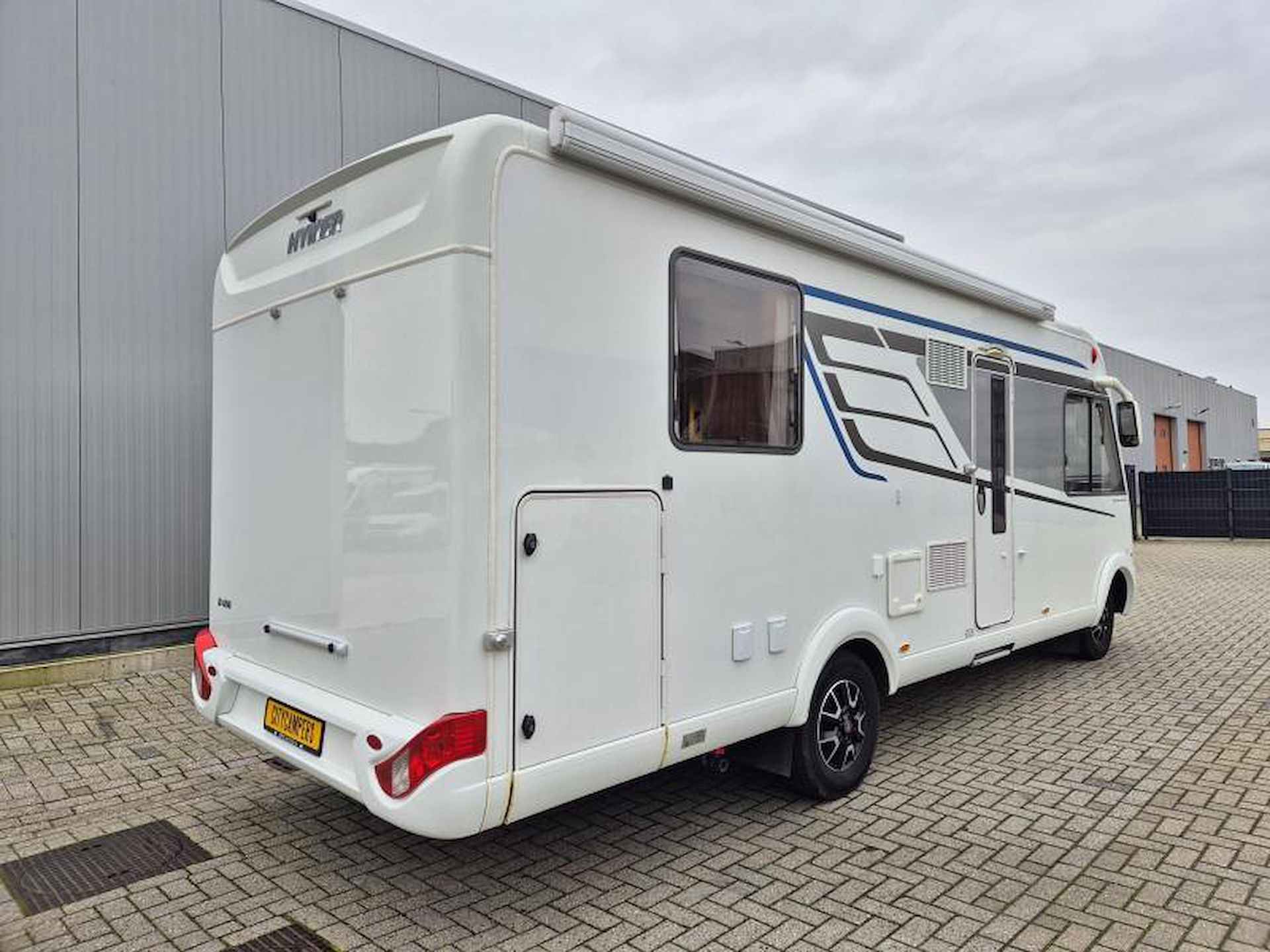 Hymer B698  Queensbed luchtvering - 4/19