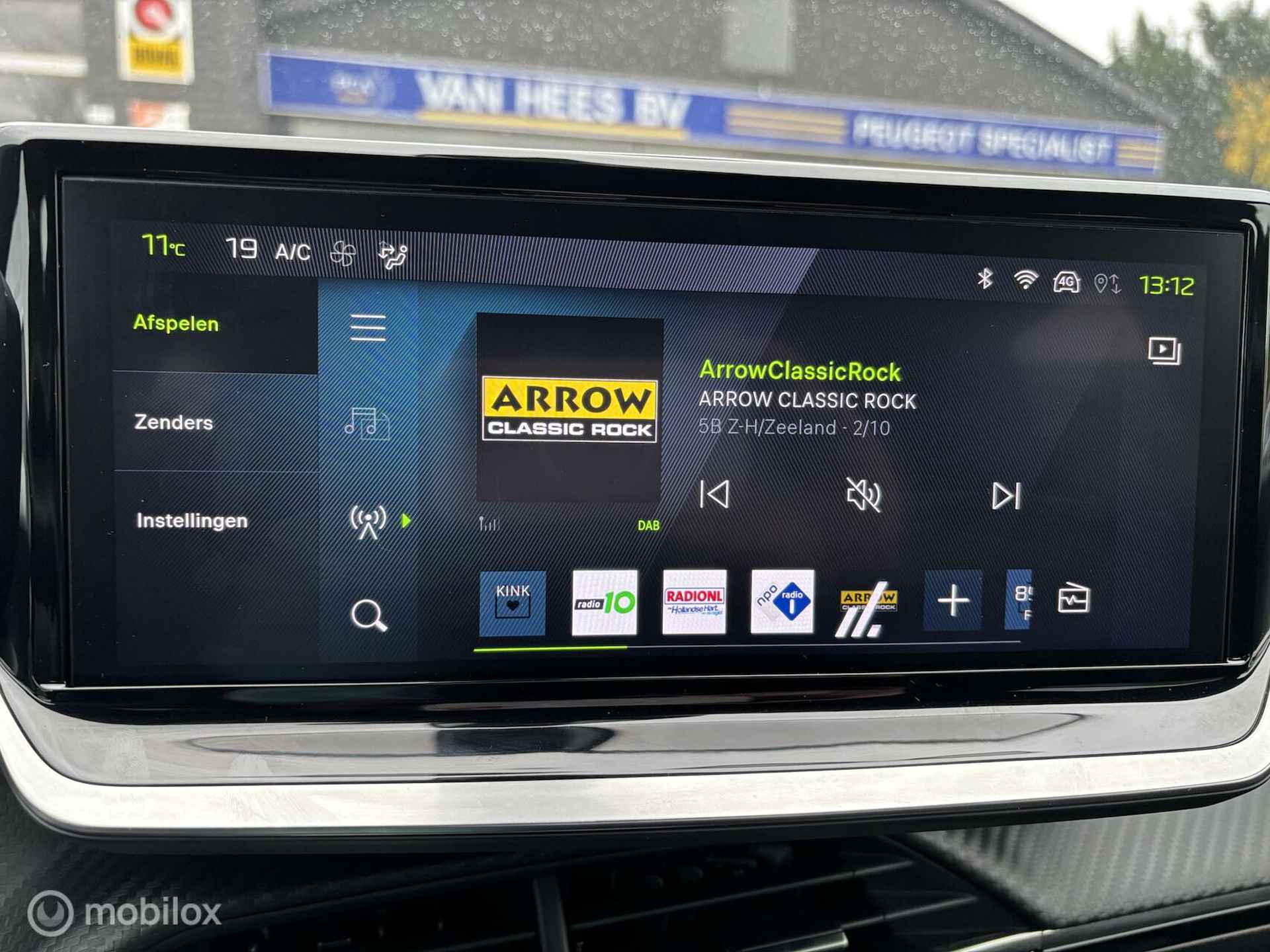 Peugeot 2008 1.2 PureTech 130 GT leer en alcantara | camera | carplay navi | automaat | massagestoelen - 37/54