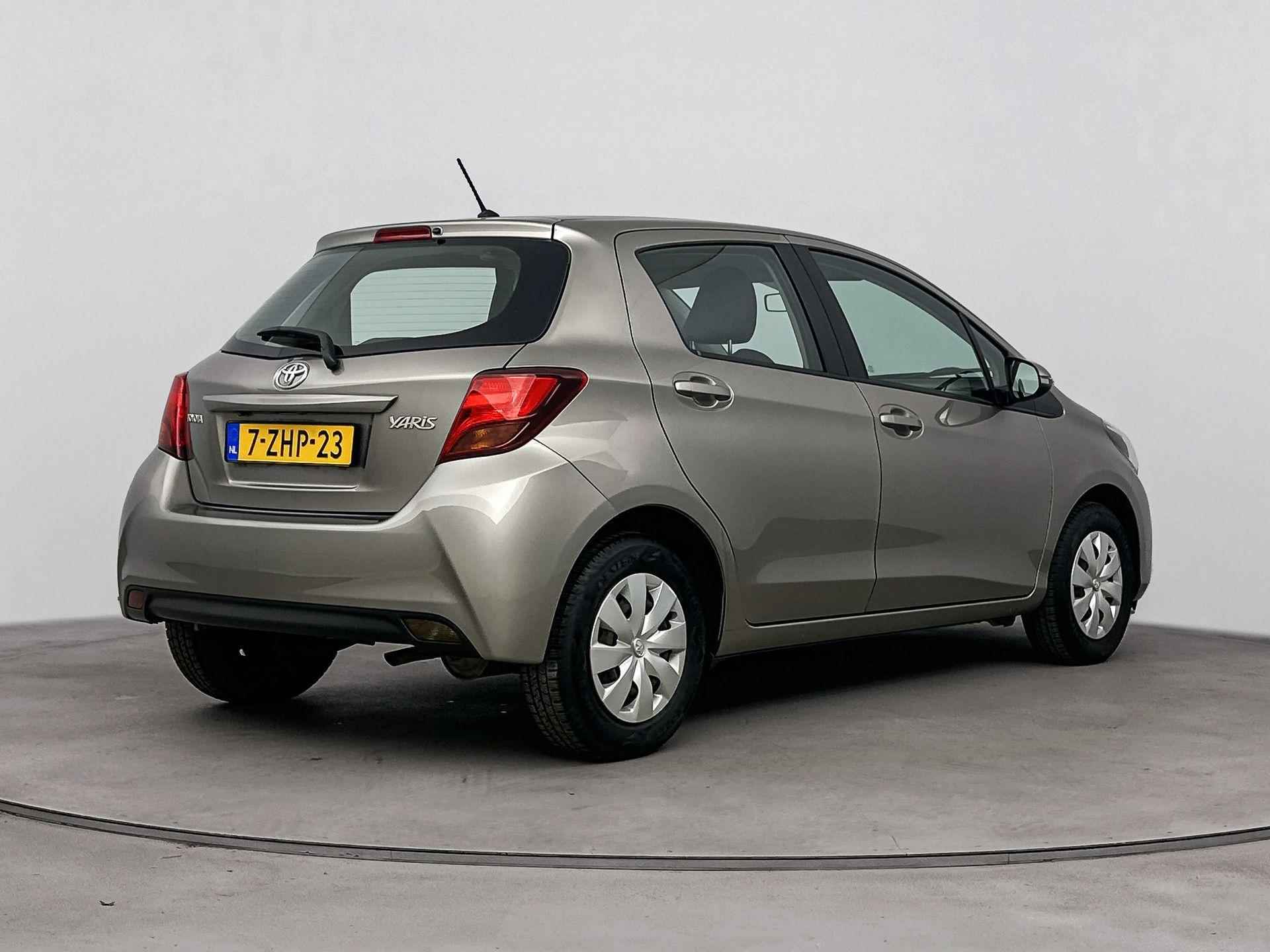 Toyota Yaris 1.0 VVT-i Aspiration | Navigatie | Camera | All Season banden | Airco | - 2/30