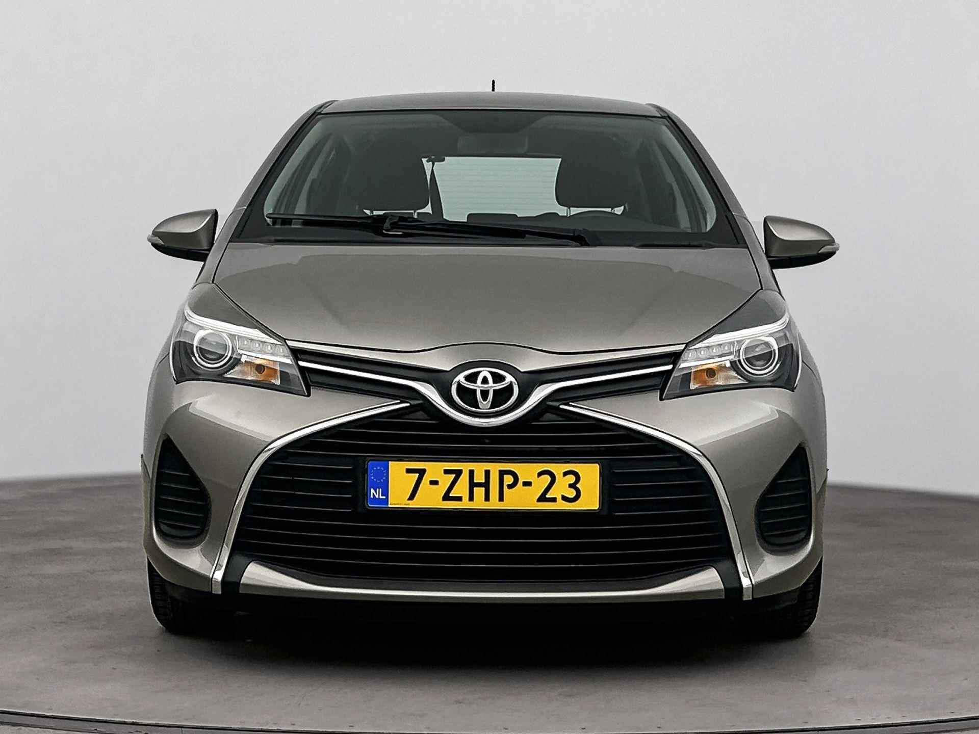 Toyota Yaris 1.0 VVT-i Aspiration | Navigatie | Camera | All Season banden | Airco | - 5/30