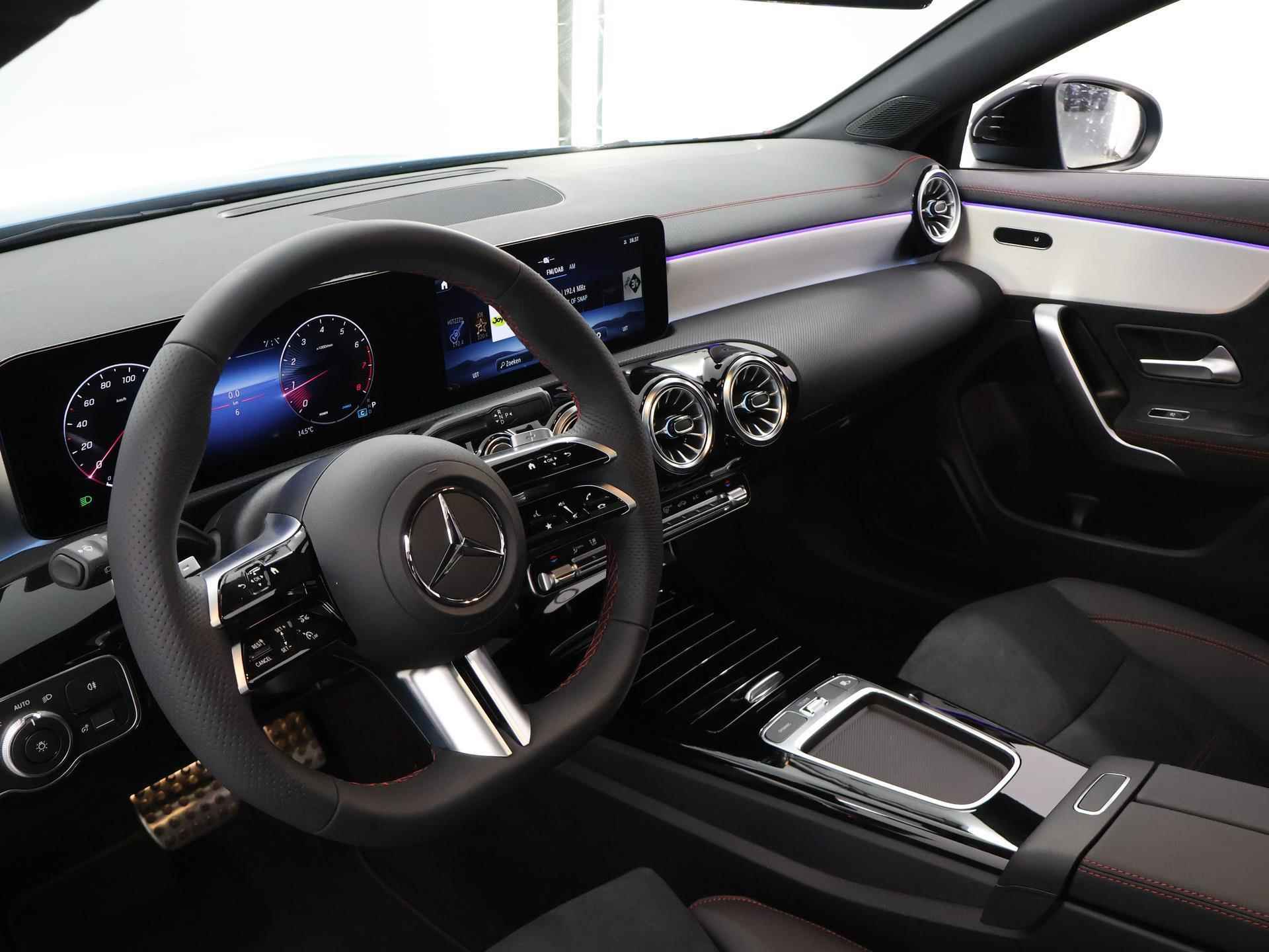 Mercedes-Benz CLA Shooting Brake 180 AMG Line | Panoramaschuifdak in glas | Sfeerverlichting | Achteruitrijcamera | (19 inch) multispaaks | Nightpakket | - 8/46