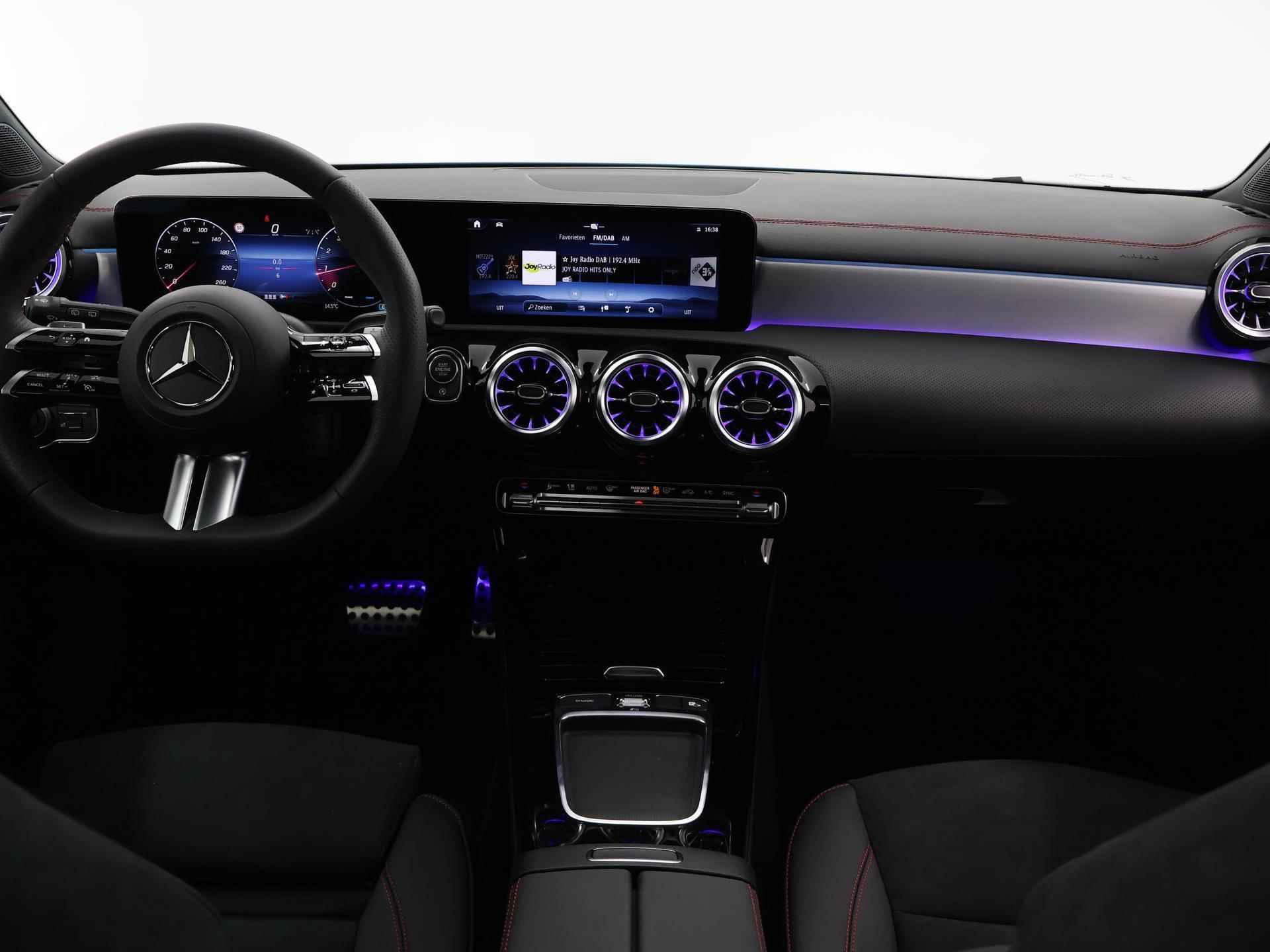 Mercedes-Benz CLA Shooting Brake 180 AMG Line | Panoramaschuifdak in glas | Sfeerverlichting | Achteruitrijcamera | (19 inch) multispaaks | Nightpakket | - 9/46
