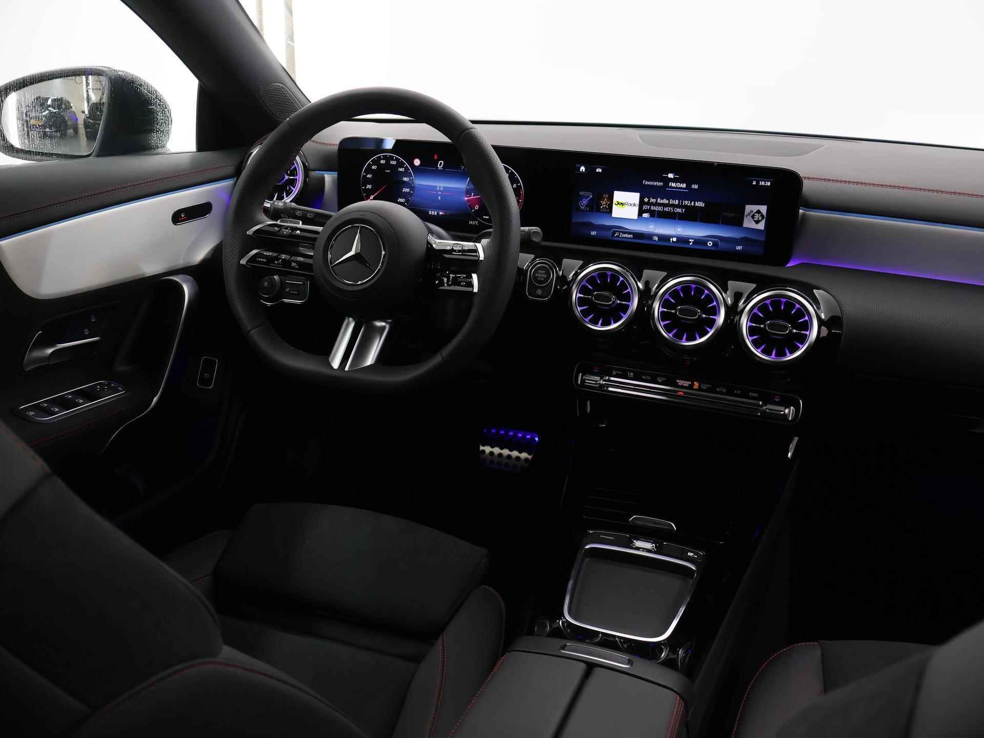 Mercedes-Benz CLA Shooting Brake 180 AMG Line | Panoramaschuifdak in glas | Sfeerverlichting | Achteruitrijcamera | (19 inch) multispaaks | Nightpakket | - 10/46