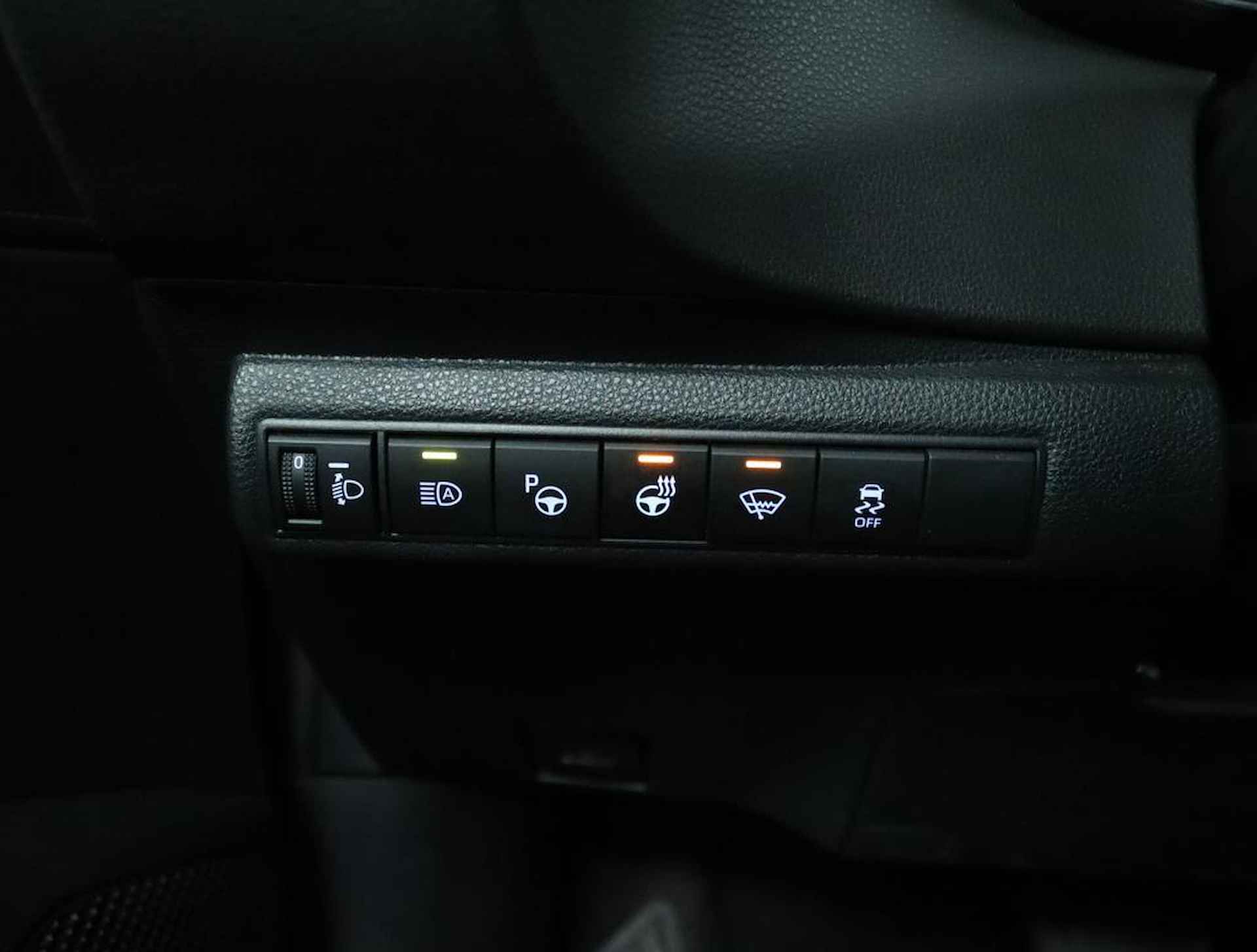 Suzuki Swace 1.8 Hybrid Select | Automaat | Stuurverwarming | Stoelverwarming | Apple car play, Android auto | Climate control | Cruise control | Camera | - 28/55