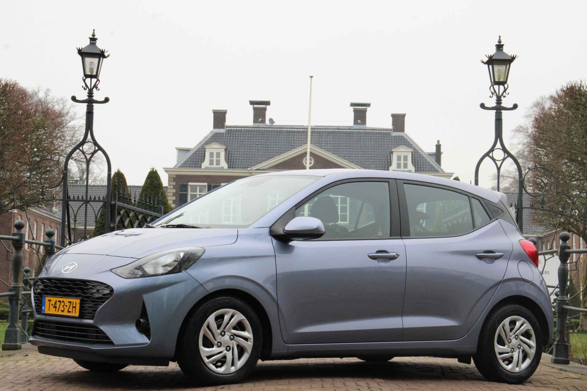 Hyundai i10 1.0 COMFORT | NL-AUTO! | CRUISE | LED | APPLE CARPLAY & ANDROID AUTO | DEALER ONDERHOUDEN! | AIRCO | LIJN DETECTIE | PERFECTE ST - 1/33