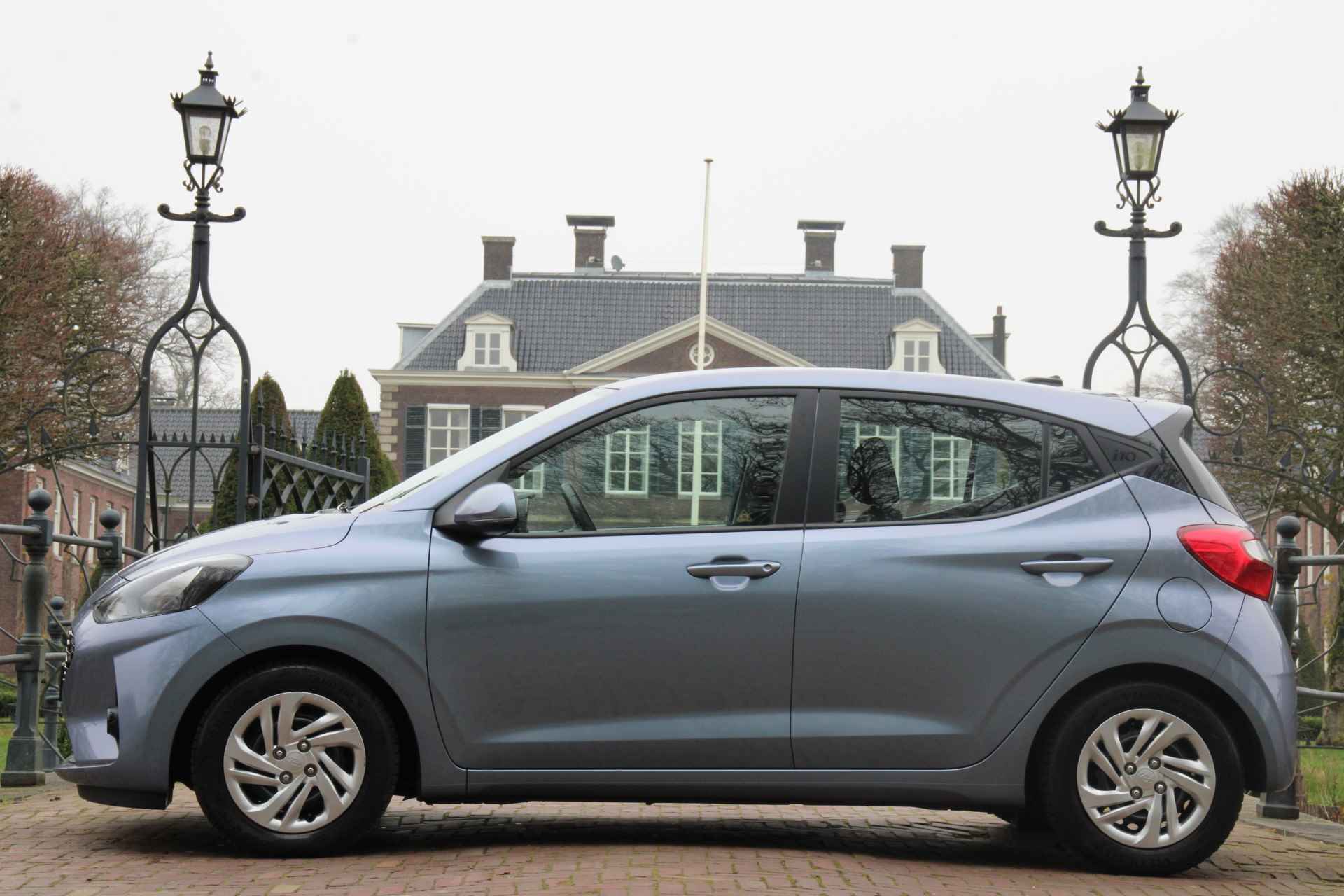 Hyundai i10 1.0 COMFORT | NL-AUTO! | CRUISE | LED | APPLE CARPLAY & ANDROID AUTO | DEALER ONDERHOUDEN! | AIRCO | LIJN DETECTIE | PERFECTE ST - 2/33