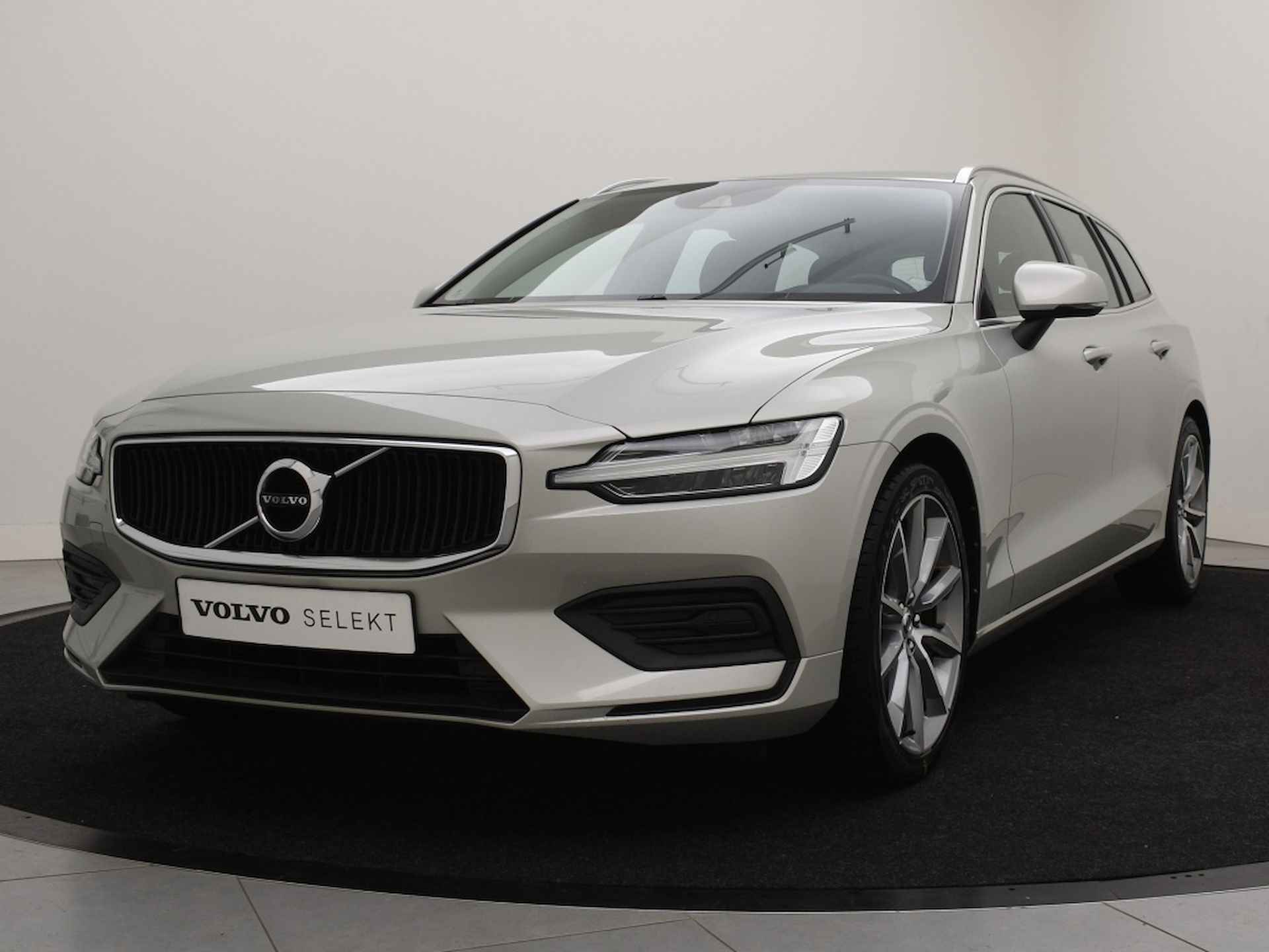 Volvo V60 T4 AUT(8) MOMENTUM PRO LEDER STOELVERWARMING NAVI PARK ASSIST CA - 2/38