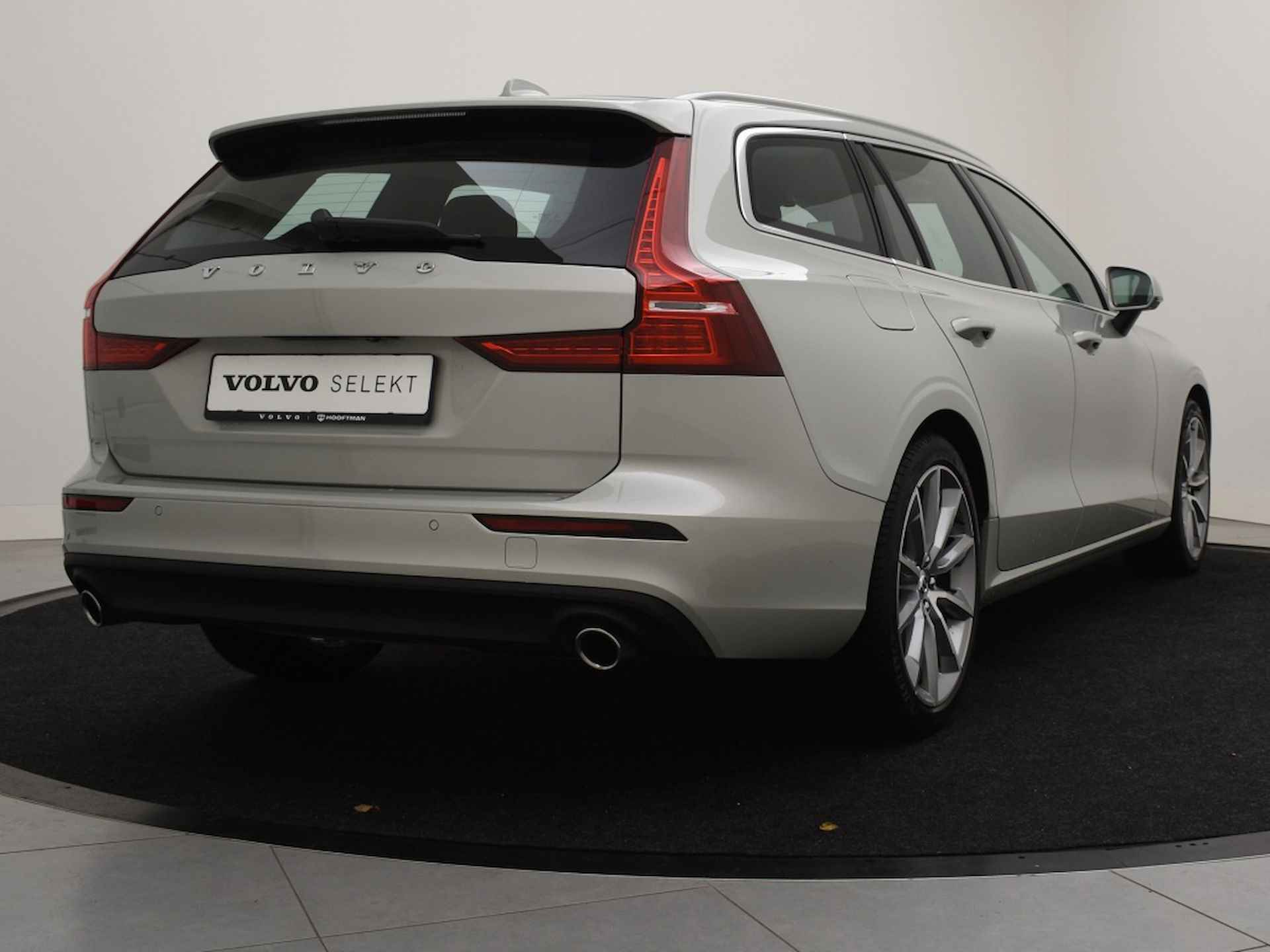 Volvo V60 T4 AUT(8) MOMENTUM PRO LEDER STOELVERWARMING NAVI PARK ASSIST CA - 4/38