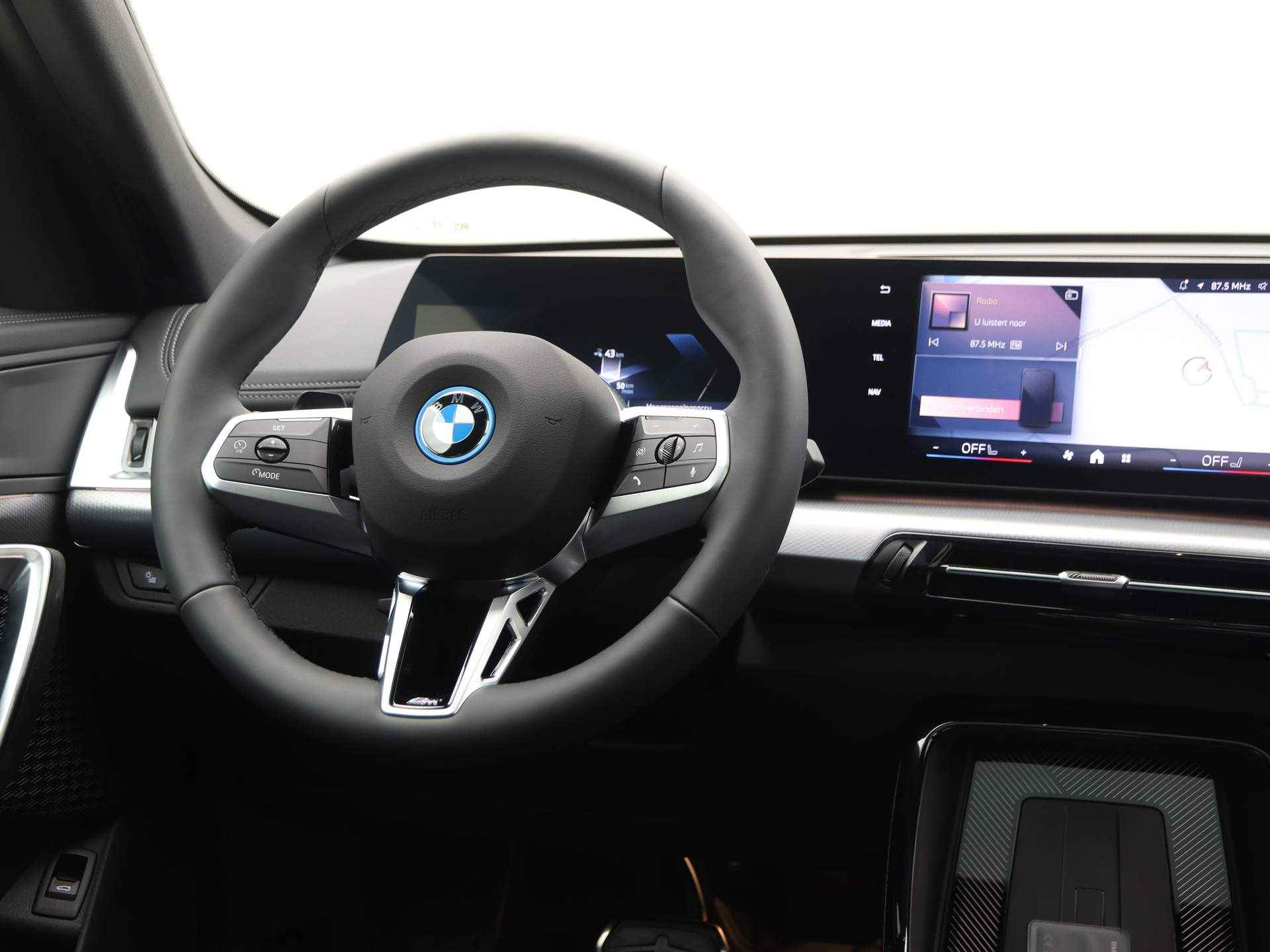 BMW iX1 eDrive20 67 kWh - 3/27