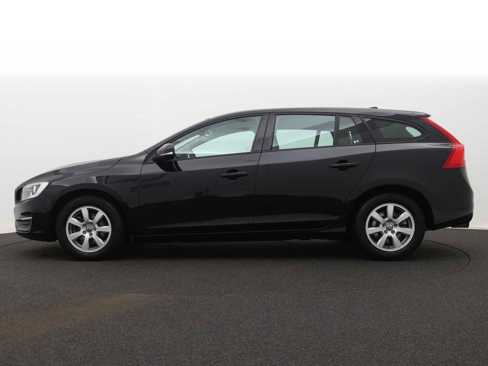 Volvo V60 1.6 T3 Navigatie | 12 maanden dealer garantie - 2/31